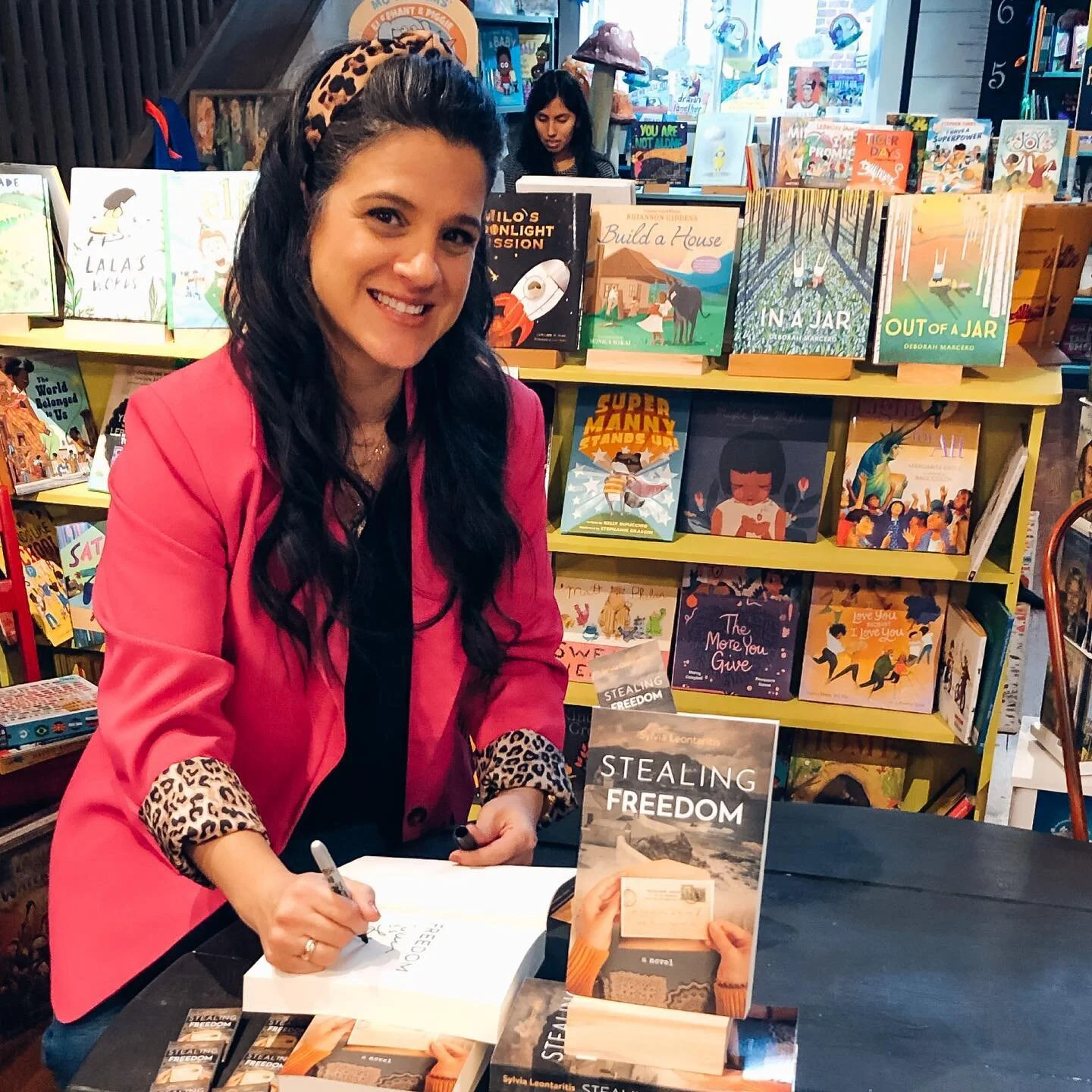 Had a great time @southmainbookcompany today! So much fun, in fact, that I&rsquo;ll be there again next week! Thanks for having me, Alyssa!

&bull;&bull;&bull;

#stealingfreedom #stealingfreedombook #sylvialeontaritis #coverlove #yahistoricalfiction 