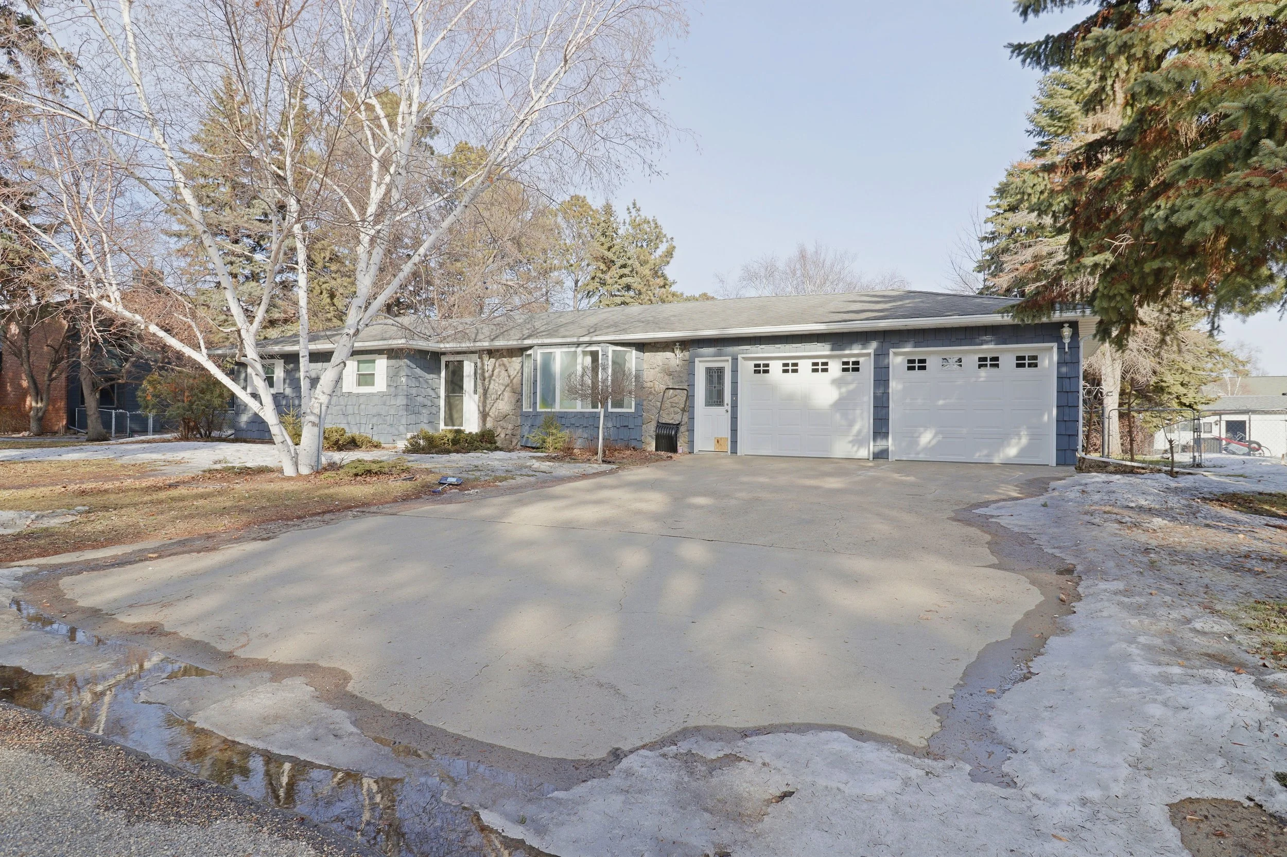 310 15th Ave SE  *New Price! $359,000. Beautiful treed neighborhood!