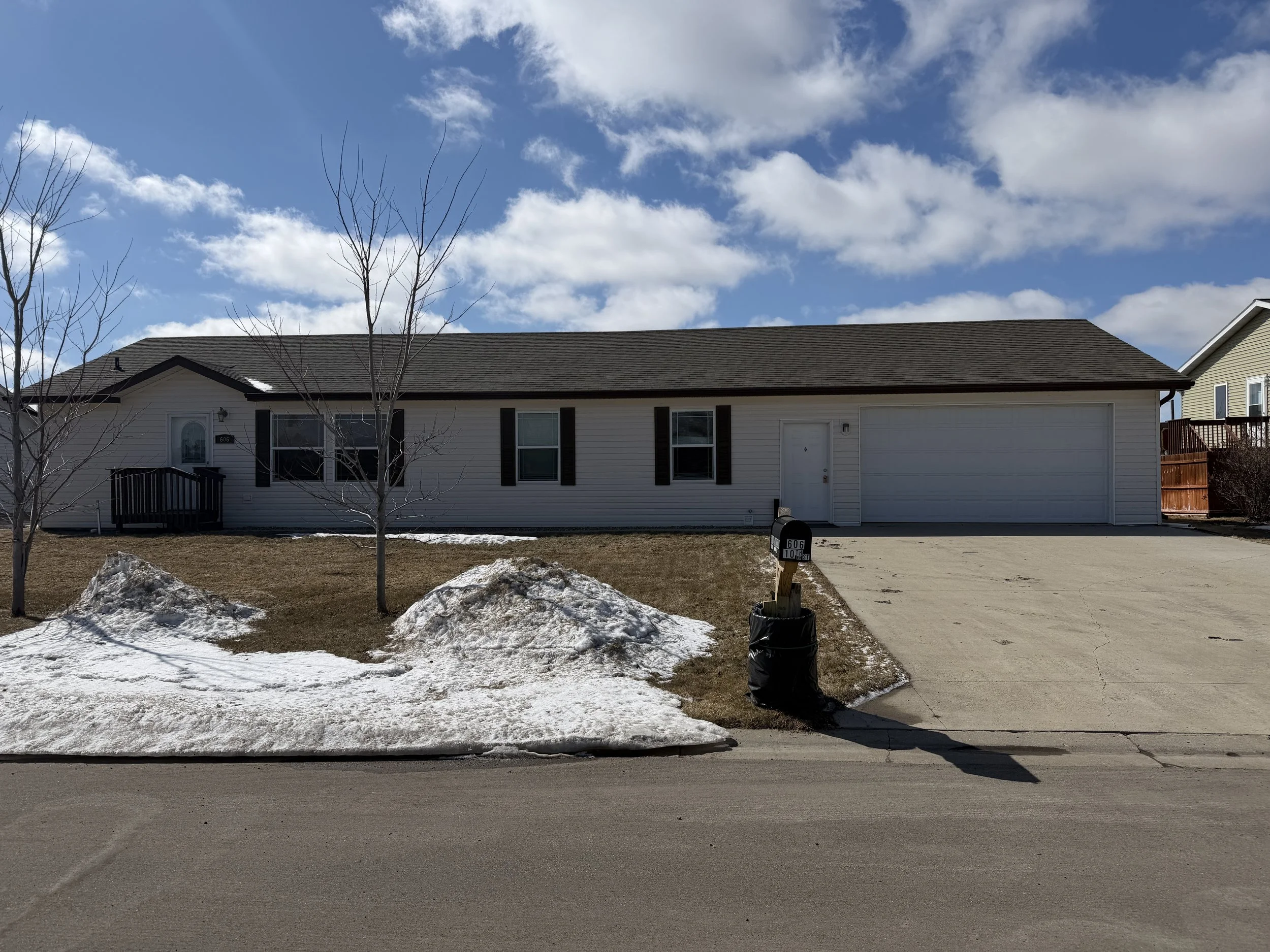 606 10th St NW, Devils Lake, ND 58301 $319,000 PENDING!
