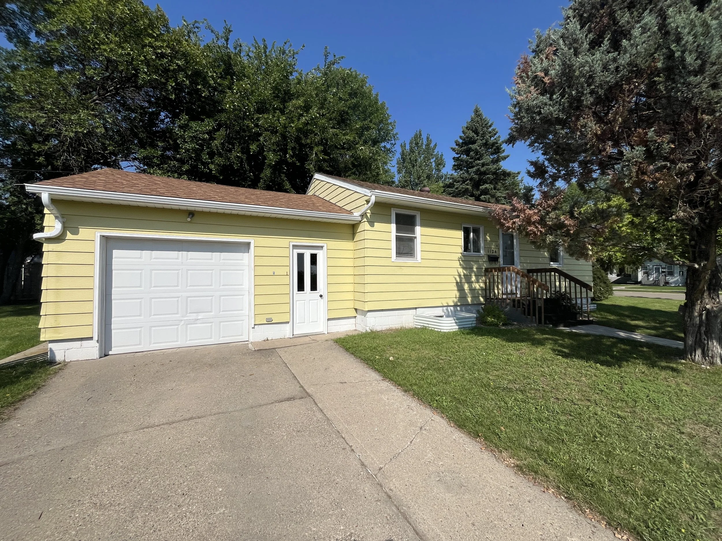 1124 4th St NE, Devils Lake, ND 58301 $179,900 *PENDING*