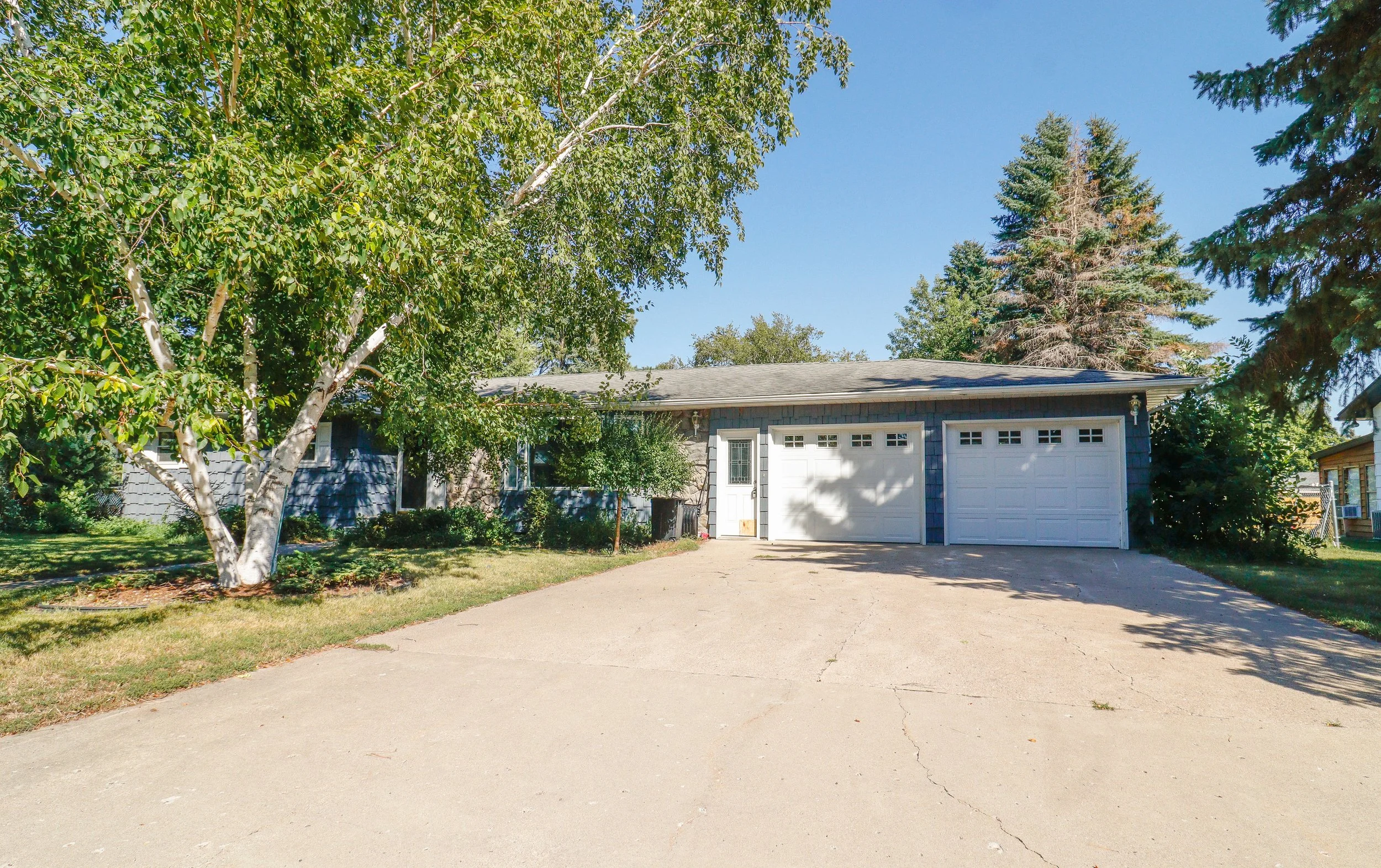 310 15th Ave SE  *New Price! $299,900. Beautiful treed neighborhood!
