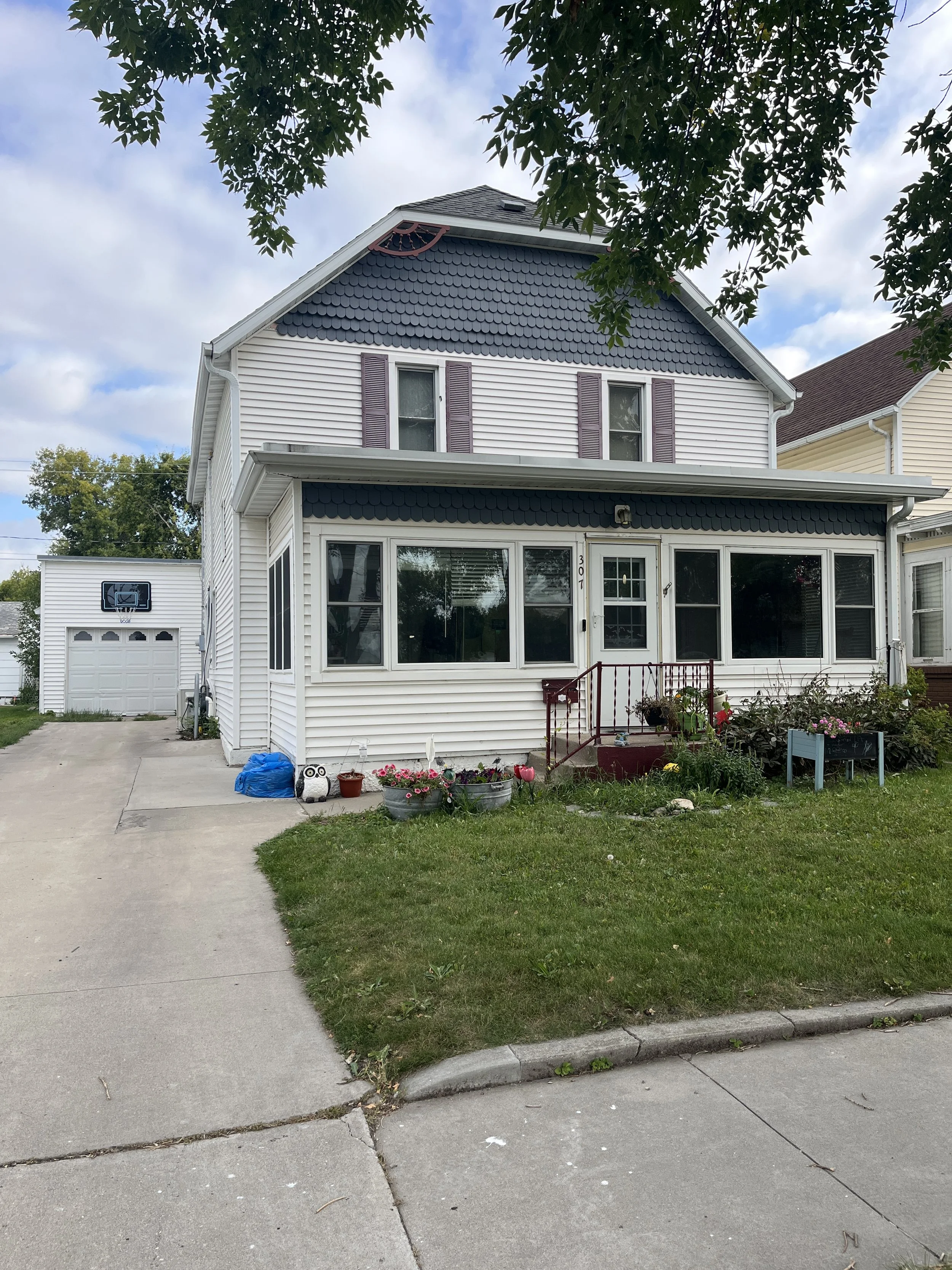 307 7th St NE, Devils Lake, ND $209,000