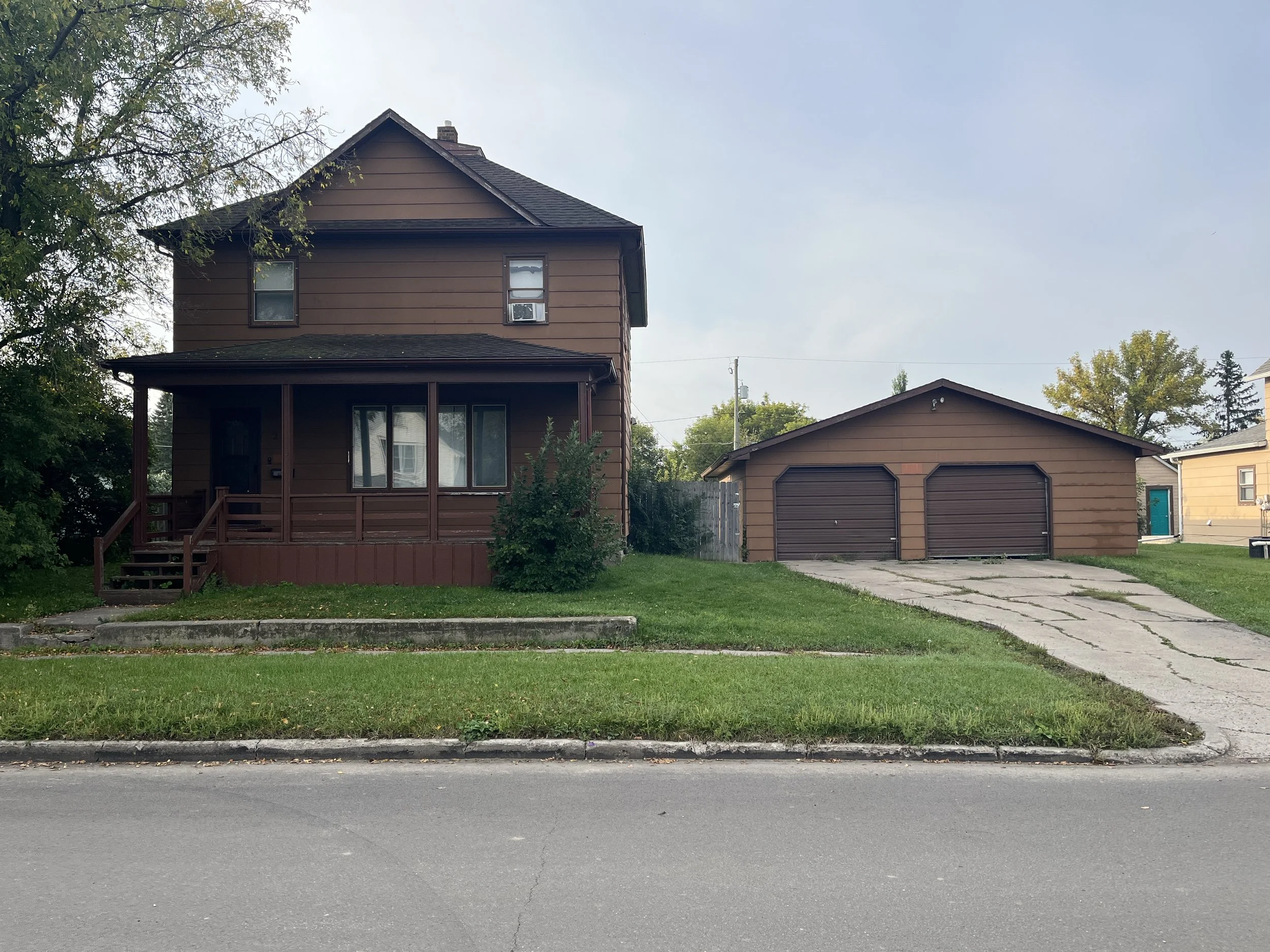 214 9th St NW, Devils Lake, ND *New price! $192,000