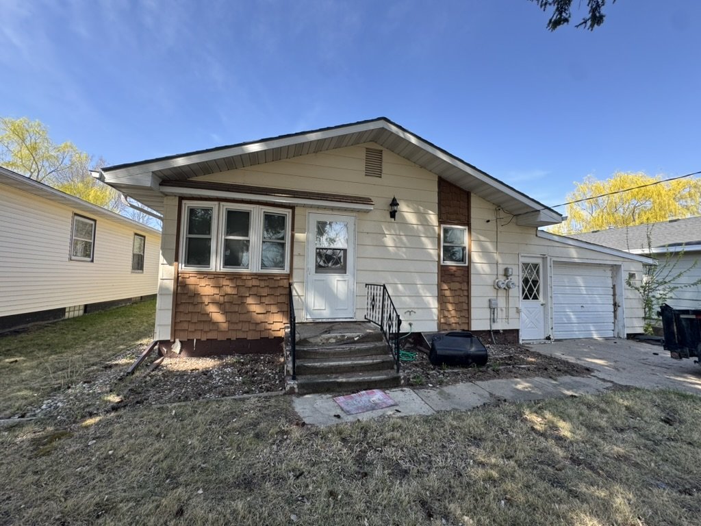 311 14th St NE, Devils Lake, ND $139,900