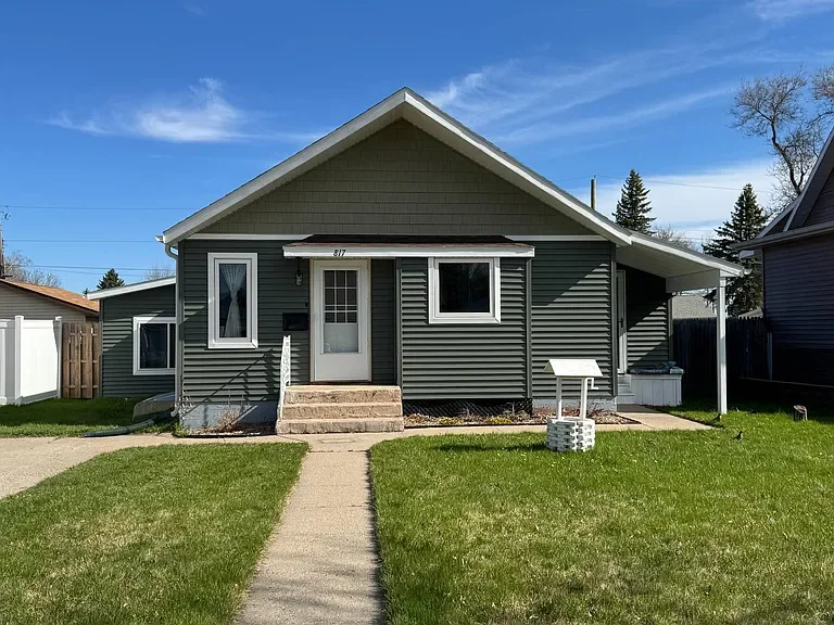 817 8th St NE Devils Lake, ND 58301 $210,000 For Sale