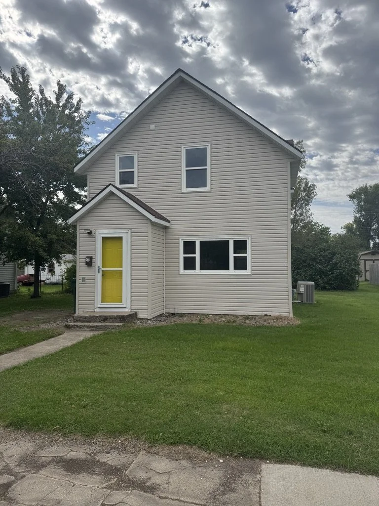 421 2nd Ave S New Rockford, ND 58356 $154,900
