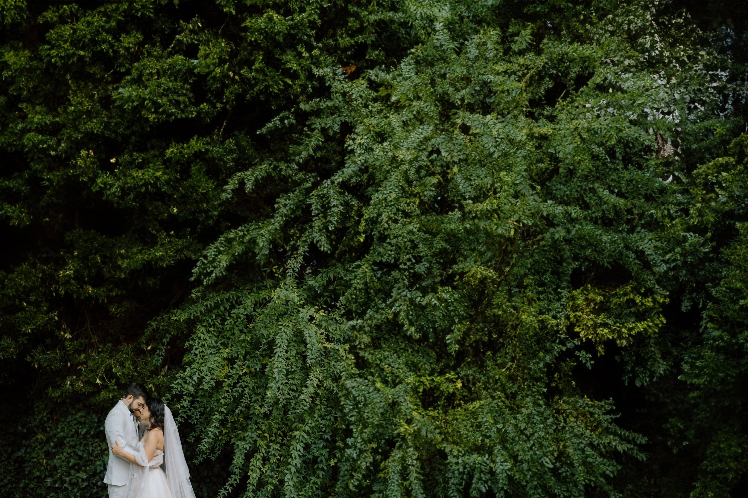 wedding-photographer-portugal-couple-garden-estate