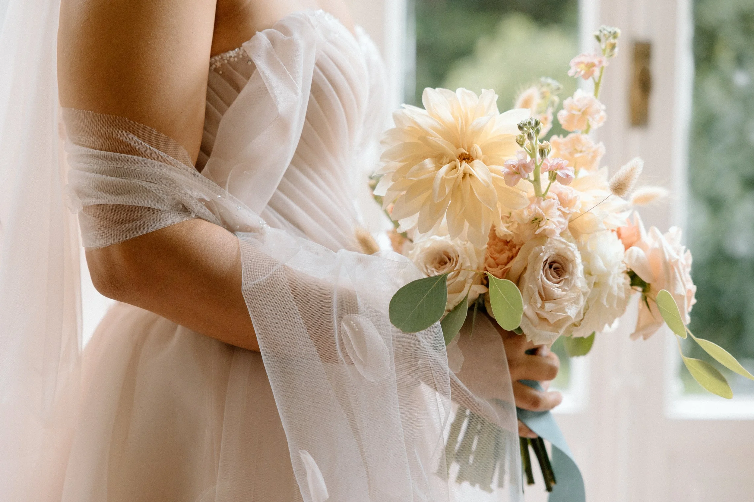 wedding-photographer-portugal-bridal-bouquet-detail