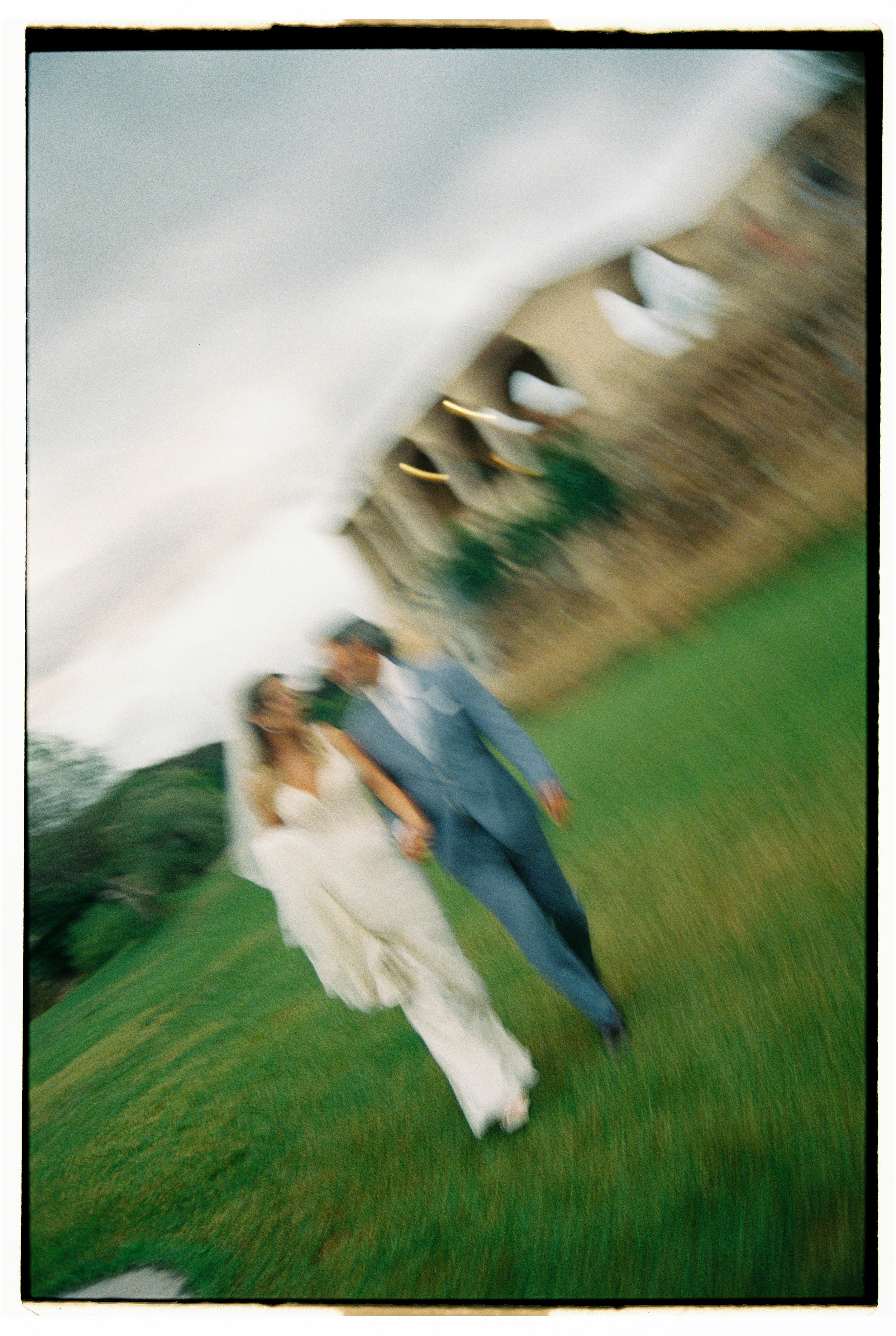 Creative motion blur moment captured in documentary wedding photography style fita preta