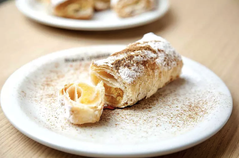 Traditional Portuguese pastry travesseiros enjoyed during a relaxed couple photoshoot experience in Sintra, including local cafés and hidden village favourites.