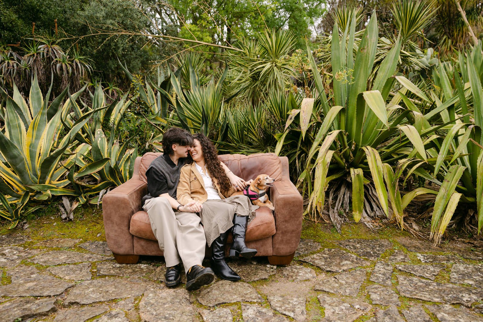 Engagement photos with the couple's sentimental sofa in Lisbon