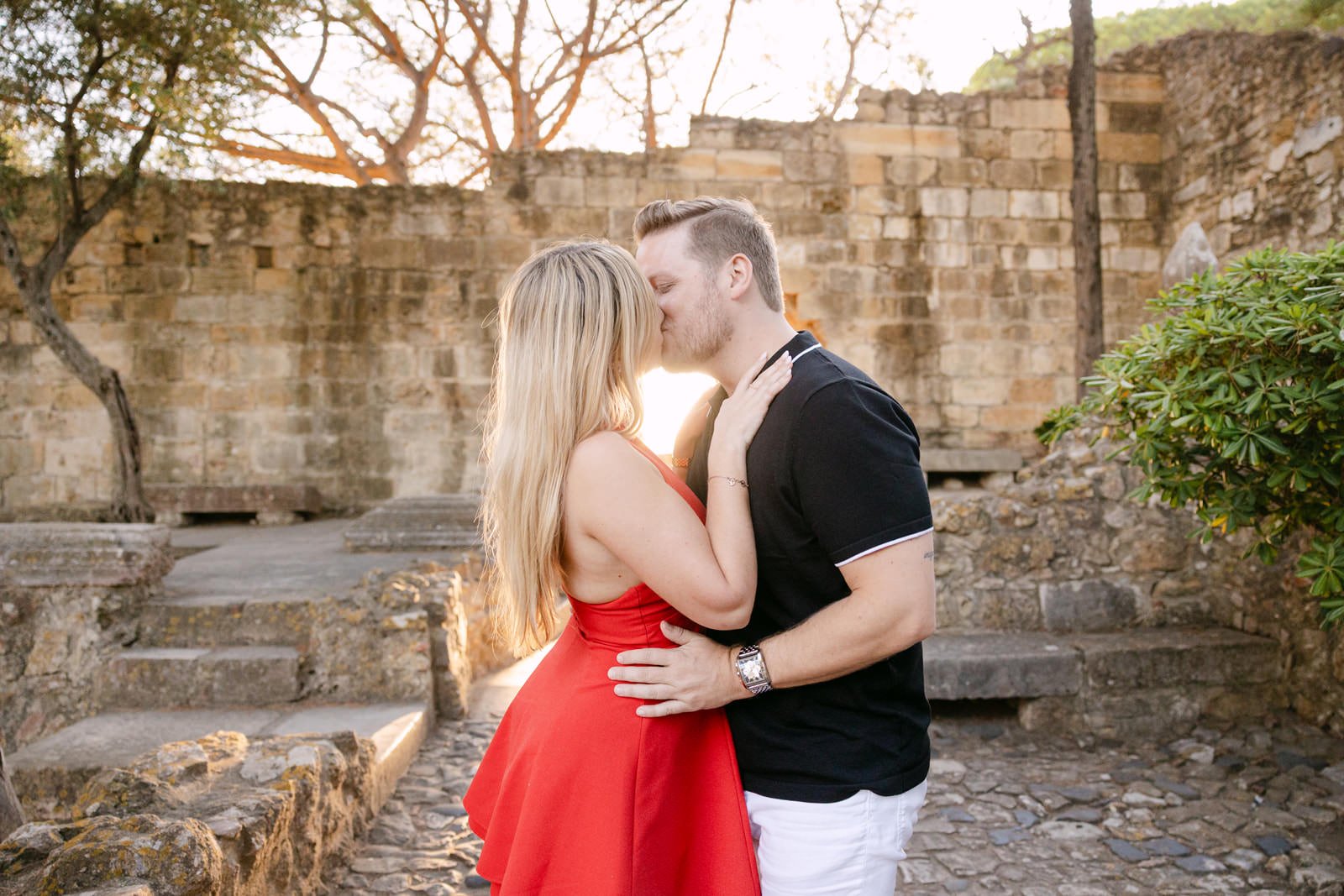 Engagement photos at Castelo de São Jorge with golden sunset light in Lisbon