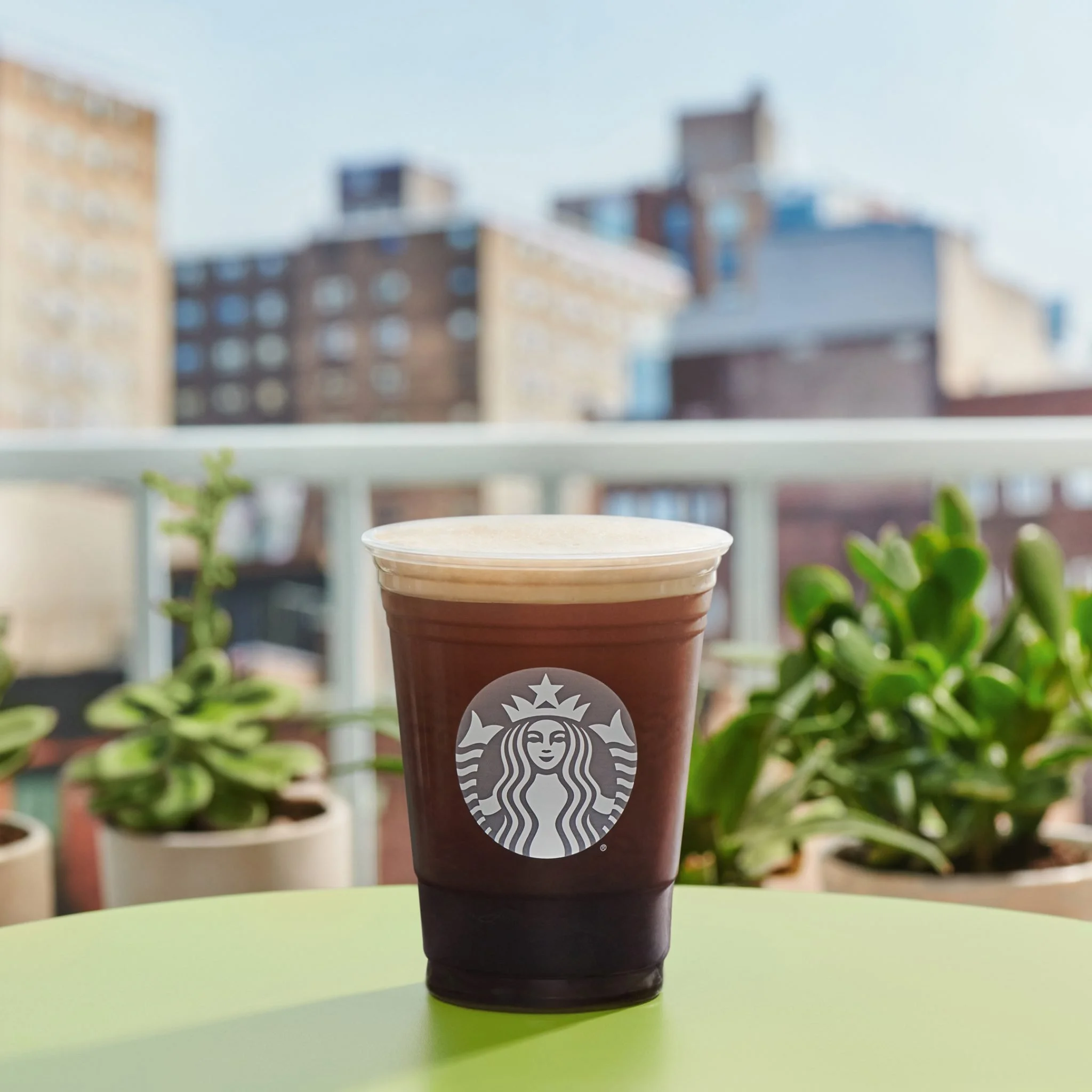 Patrick_Muller_Julia_Stotz_Starbucks_Summer_06.jpg