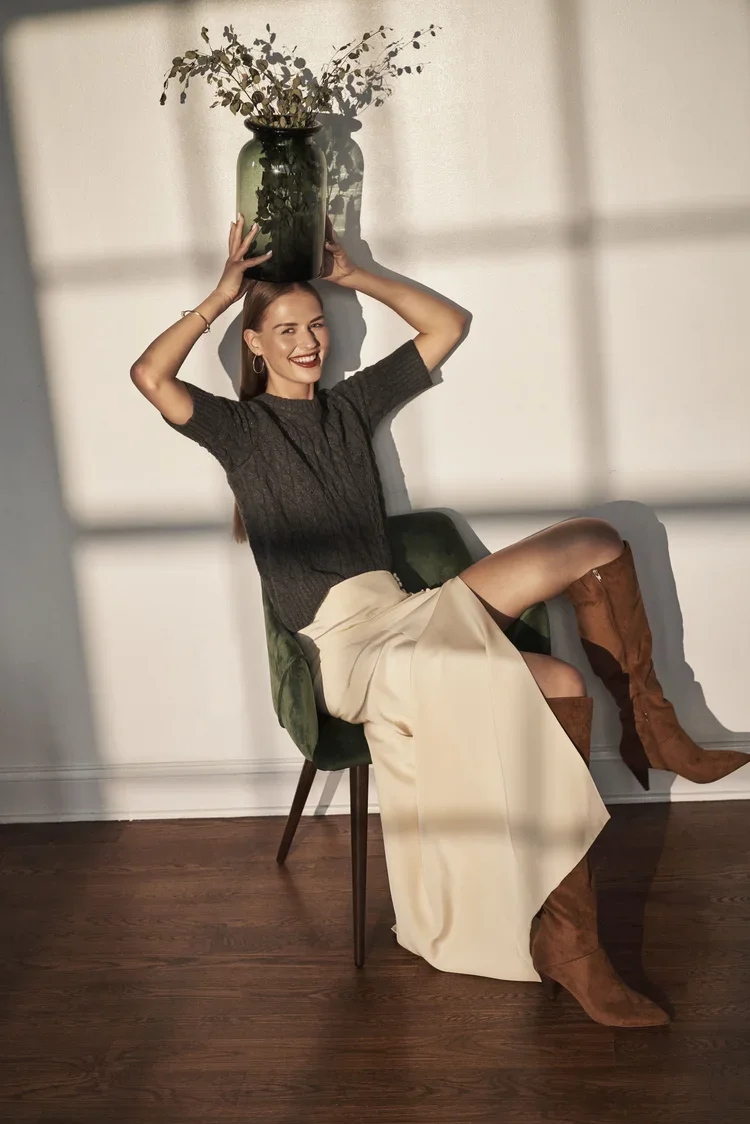 Aoife_Piggott_Caleb & Glady_s_Martha Suarez_Bridal_5.webp