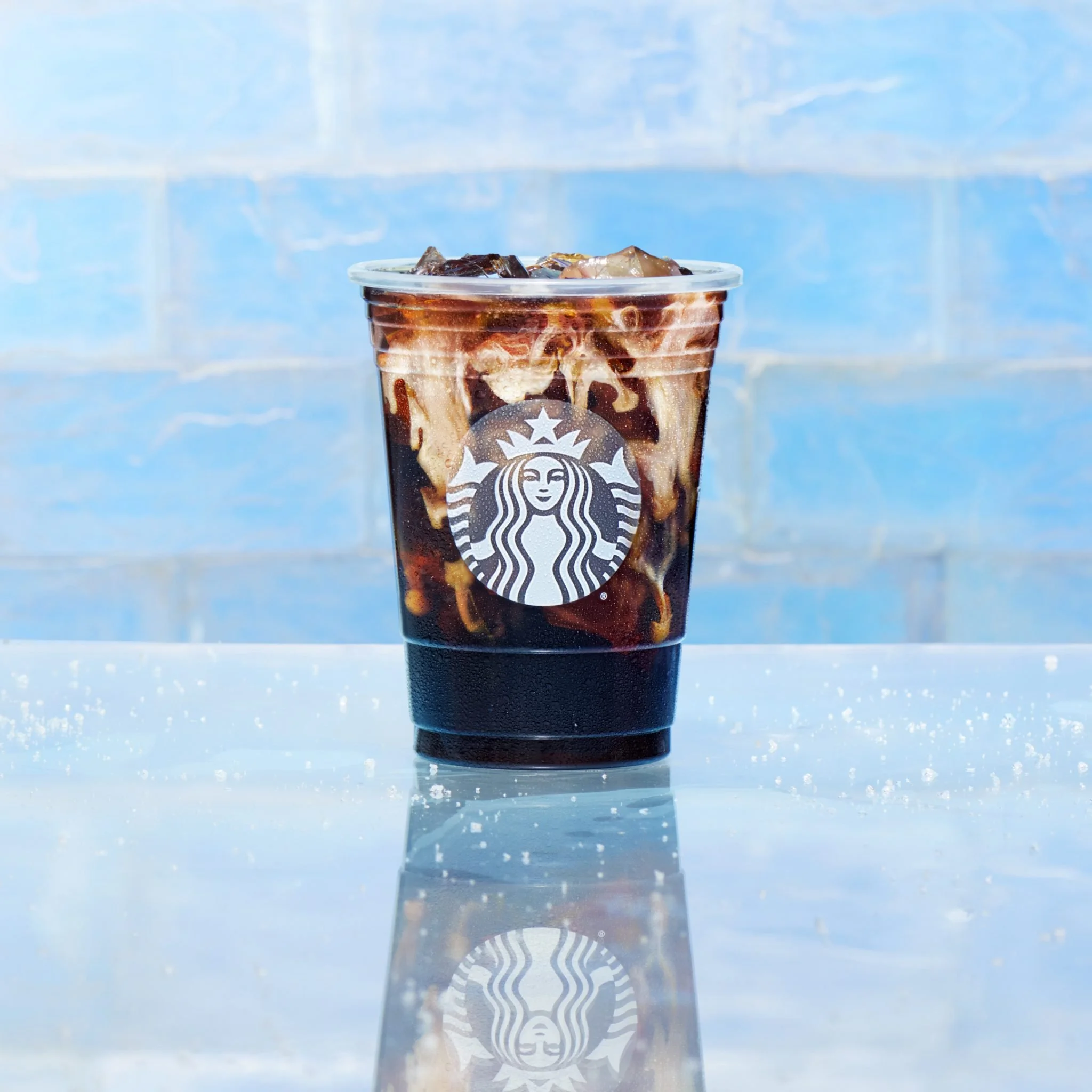 Patrick_Muller_Julia_Stotz_Starbucks_Winter_01.jpg
