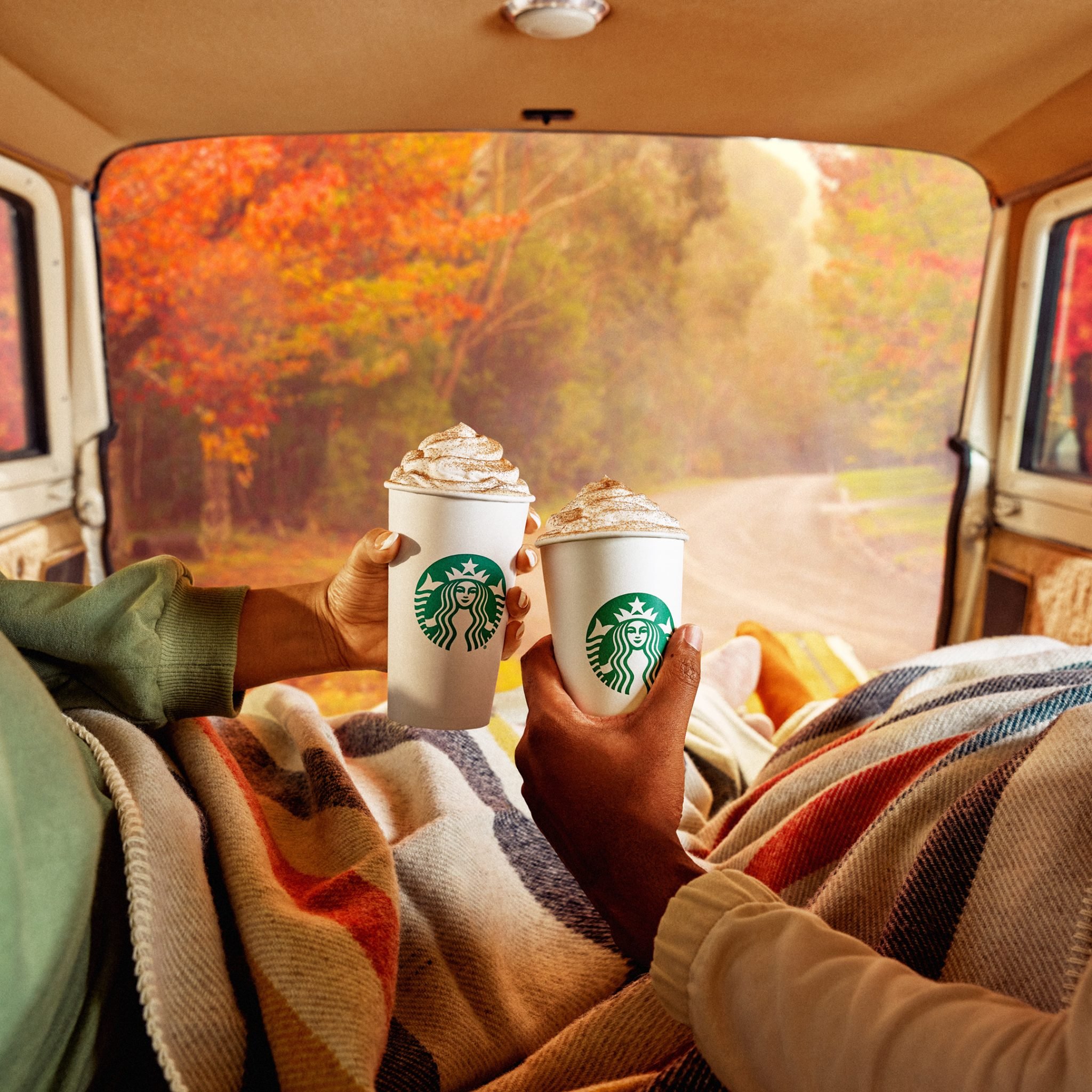 Patrick_Muller_Chelsea_Kyle_Starbucks_06.jpg