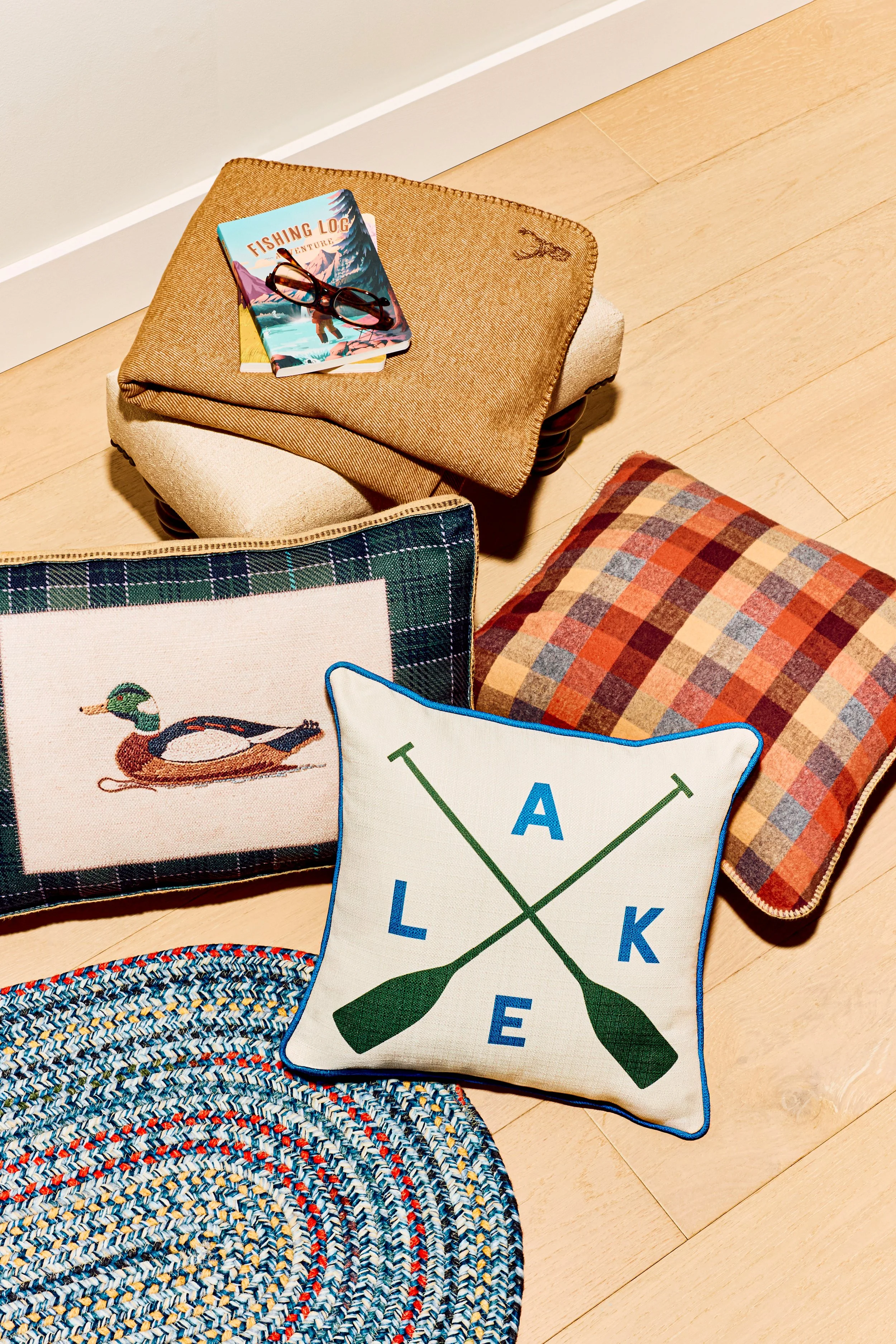 Beth_Wickwire_Homegoods_Exploratory_Fall3149300-HG_LG_Pillows-and-Throws_0106-R.jpg