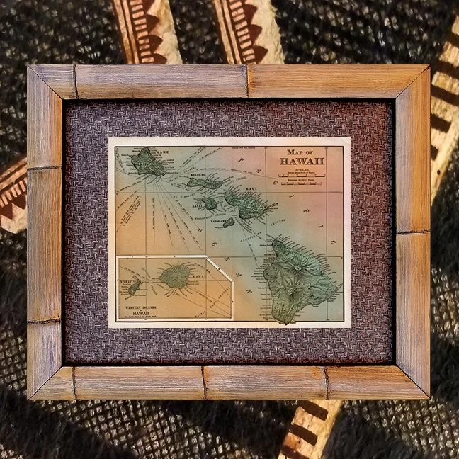 MAP-HAWAIIAN-ISLANDS-1924-HAND-TINT-BAMBOO-FRAME-W-BROWN-GRASS-MAT.jpg