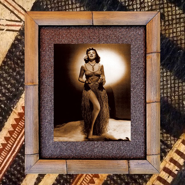 GIMMIE-GIMMIE-W-BROWN-GRASS-MAT-&-NATURAL-BAMBOO-FRAME.jpg