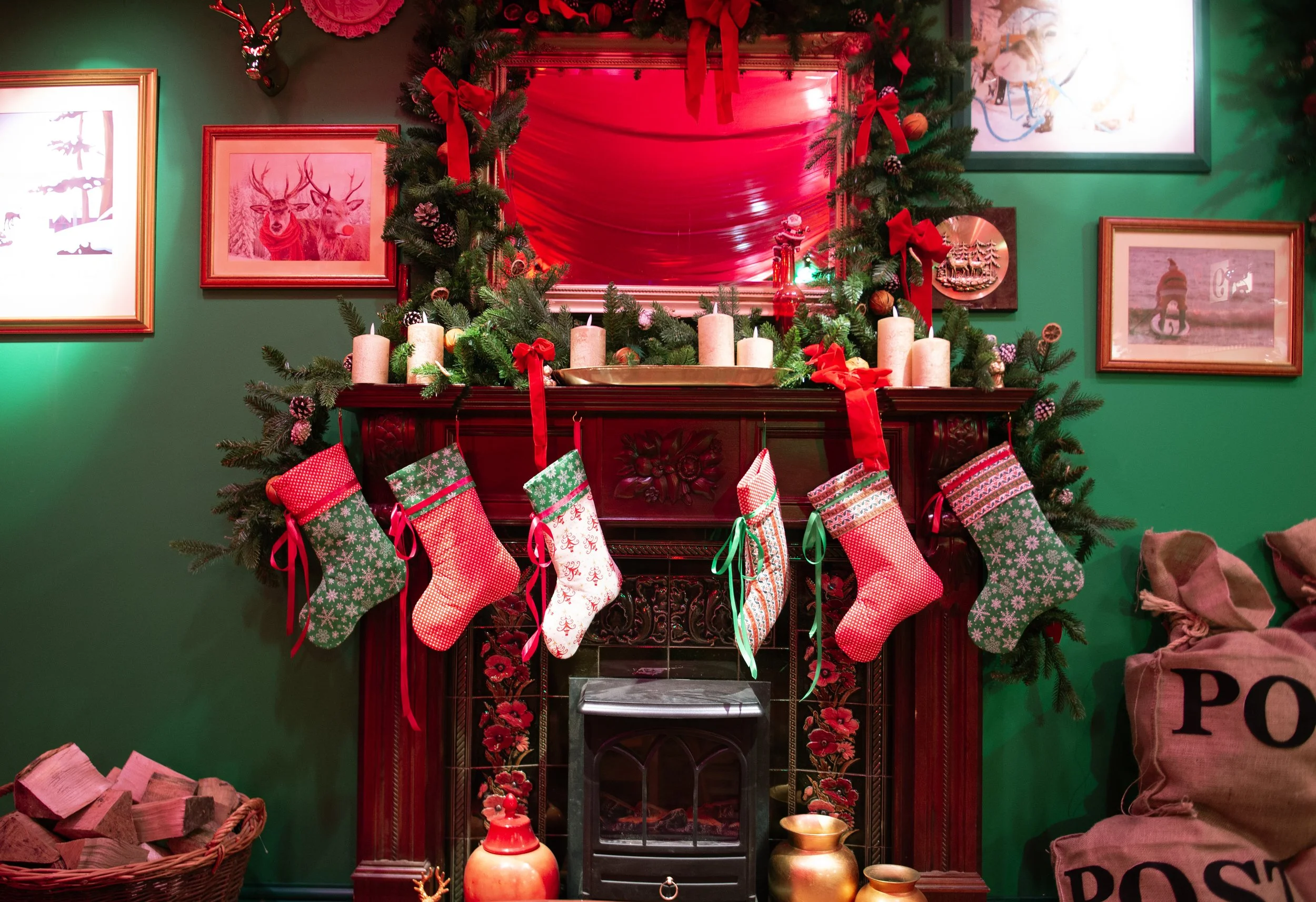 SANTA'S STUDY8.jpg