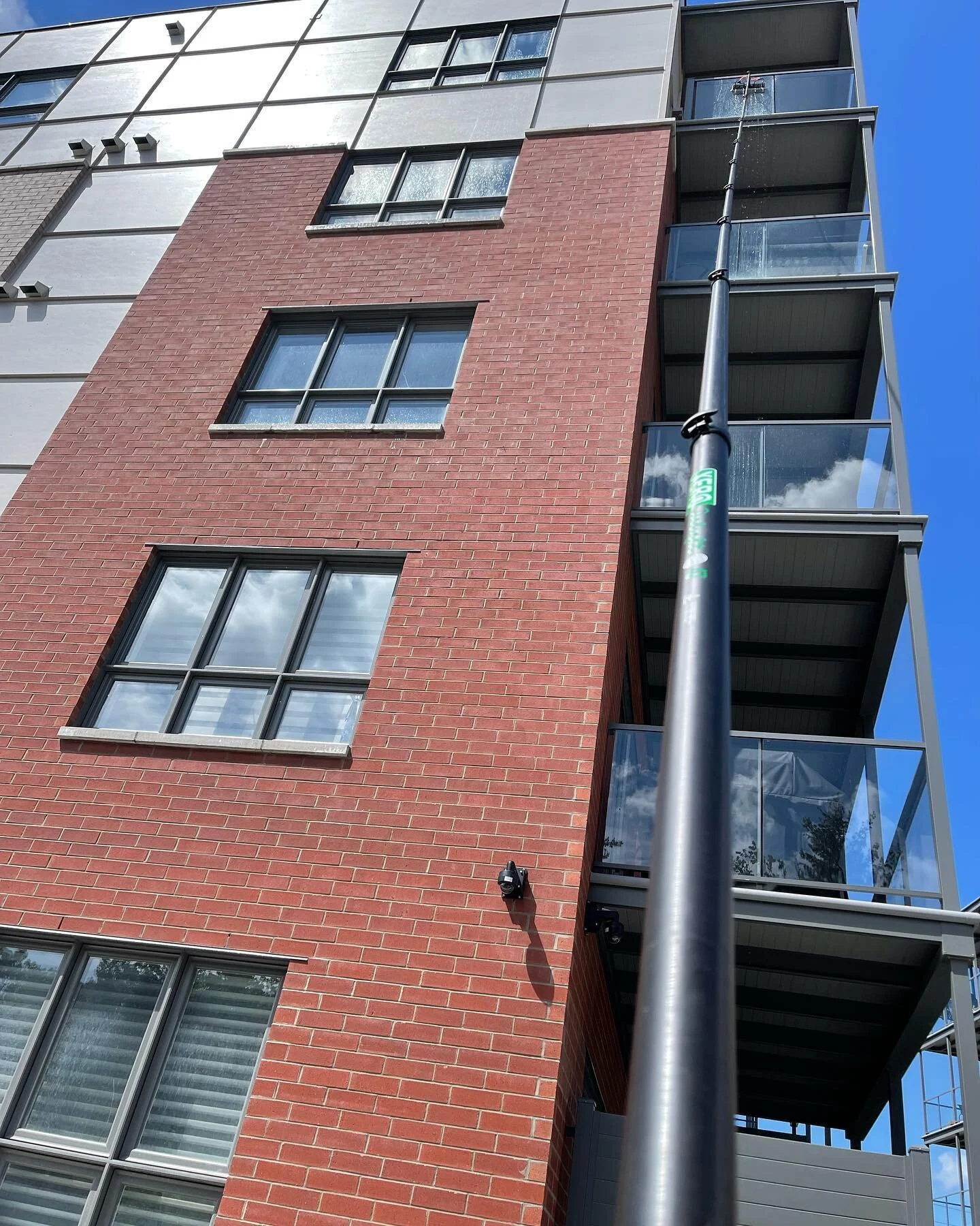 5 floors today with the xero delight.
@windowcleaner