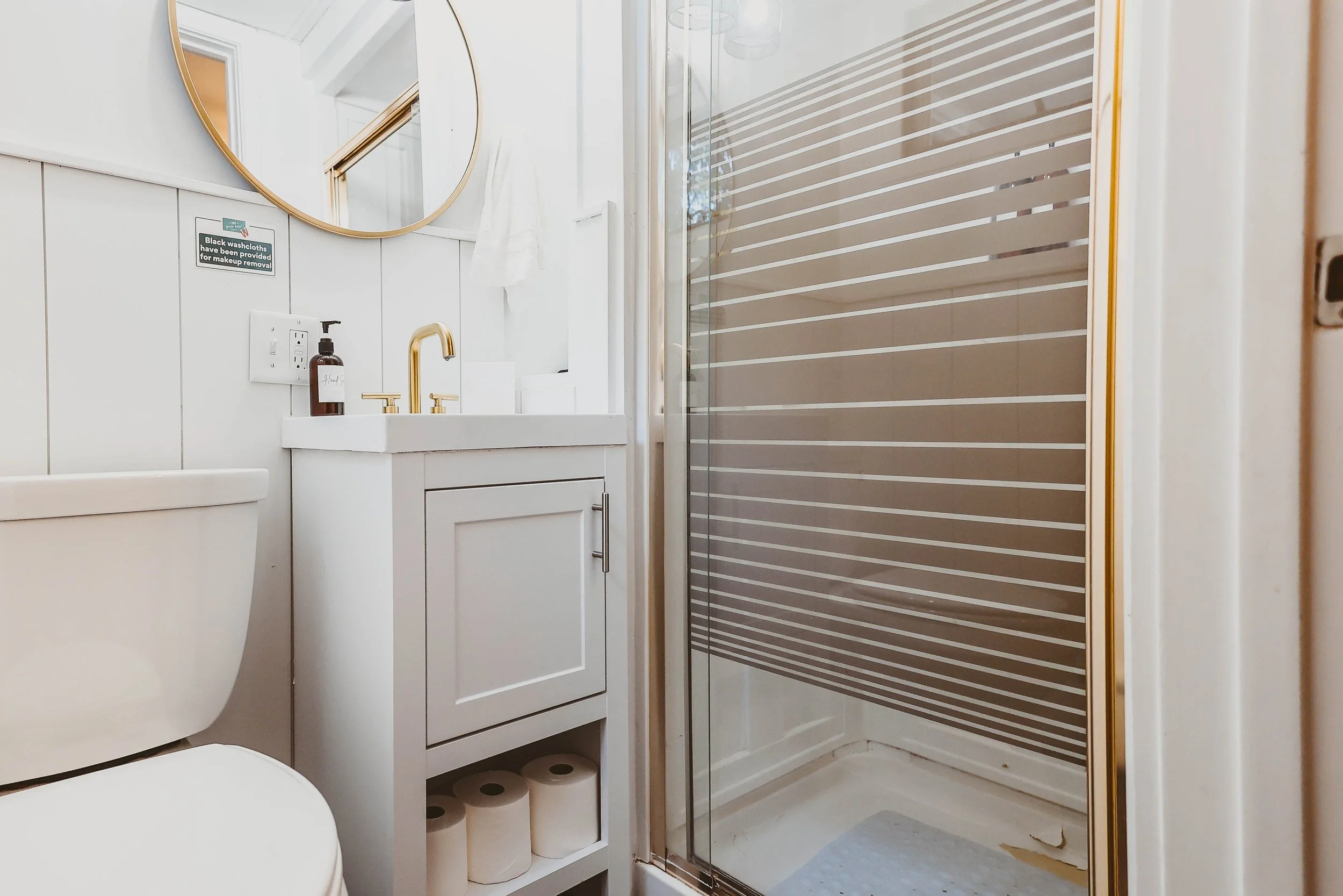Main Floor Bathroom, En Suite - Shower Stall