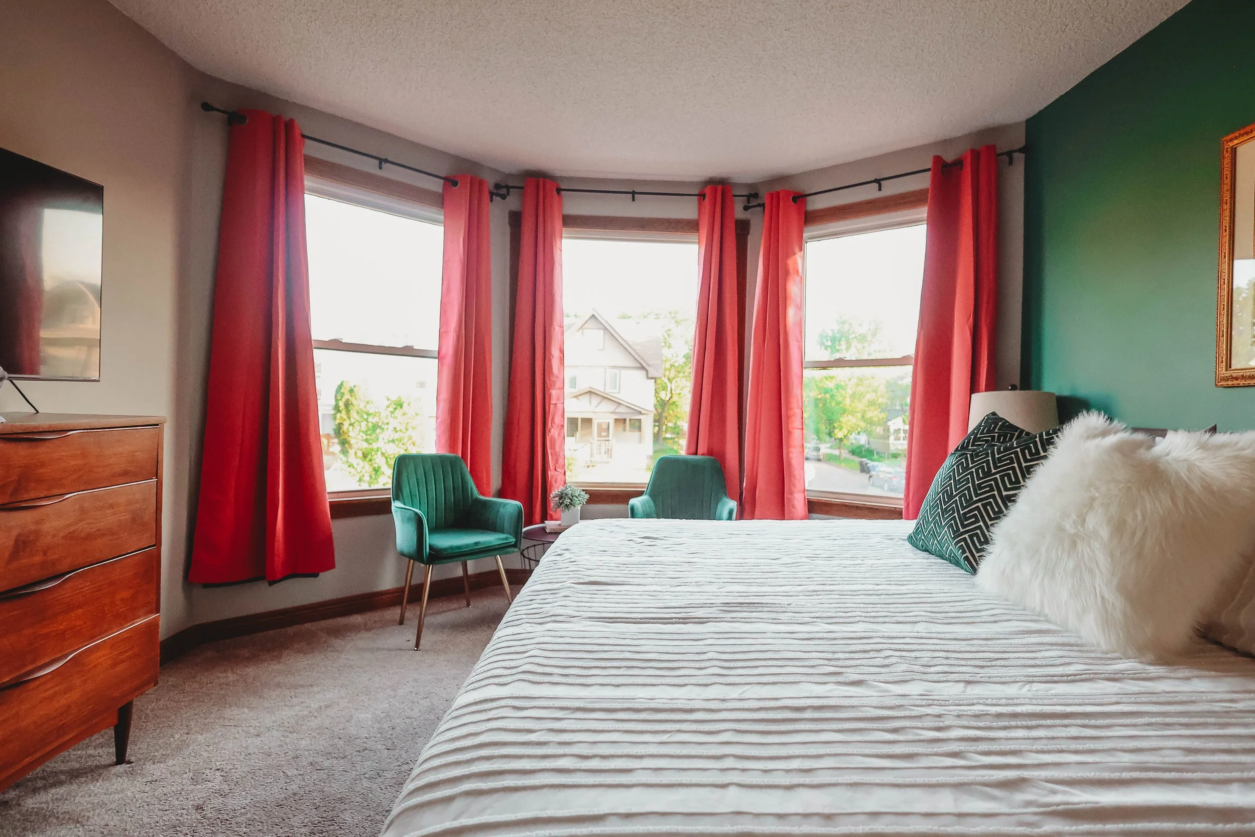 Bedroom - Floor 2 - King Bed