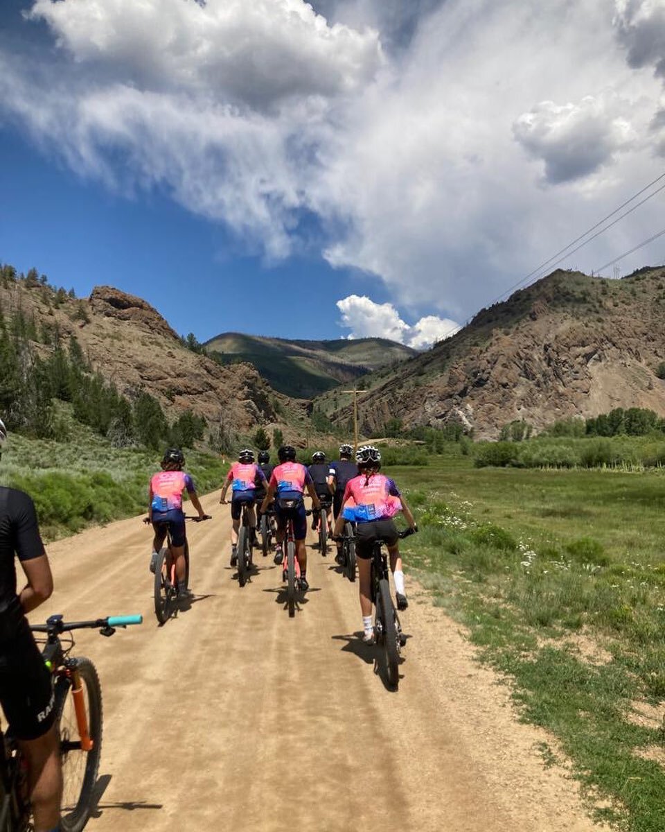 Rocky Mountain high ⛰ The juniors are in week 2 of altitude camp, and they&rsquo;re making great progress adapting and learning the challenges of the Winter Park courses for nationals next week. 💪🏼 

Photo by @park.bishop 

@oztrailsnwa
@trailblaze