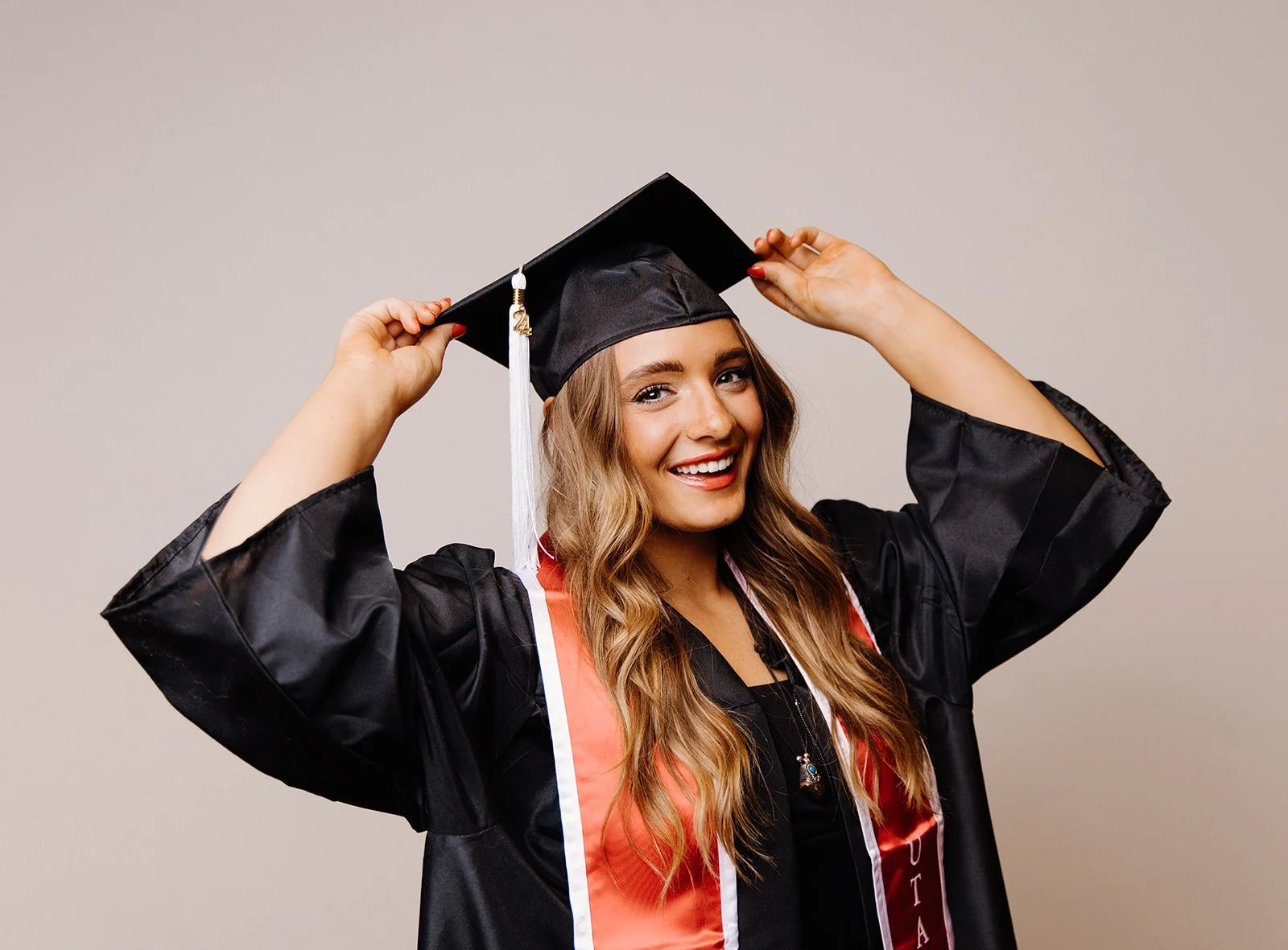 Grad Pictures Ideas for Fun Locations, Poses, and Outfits