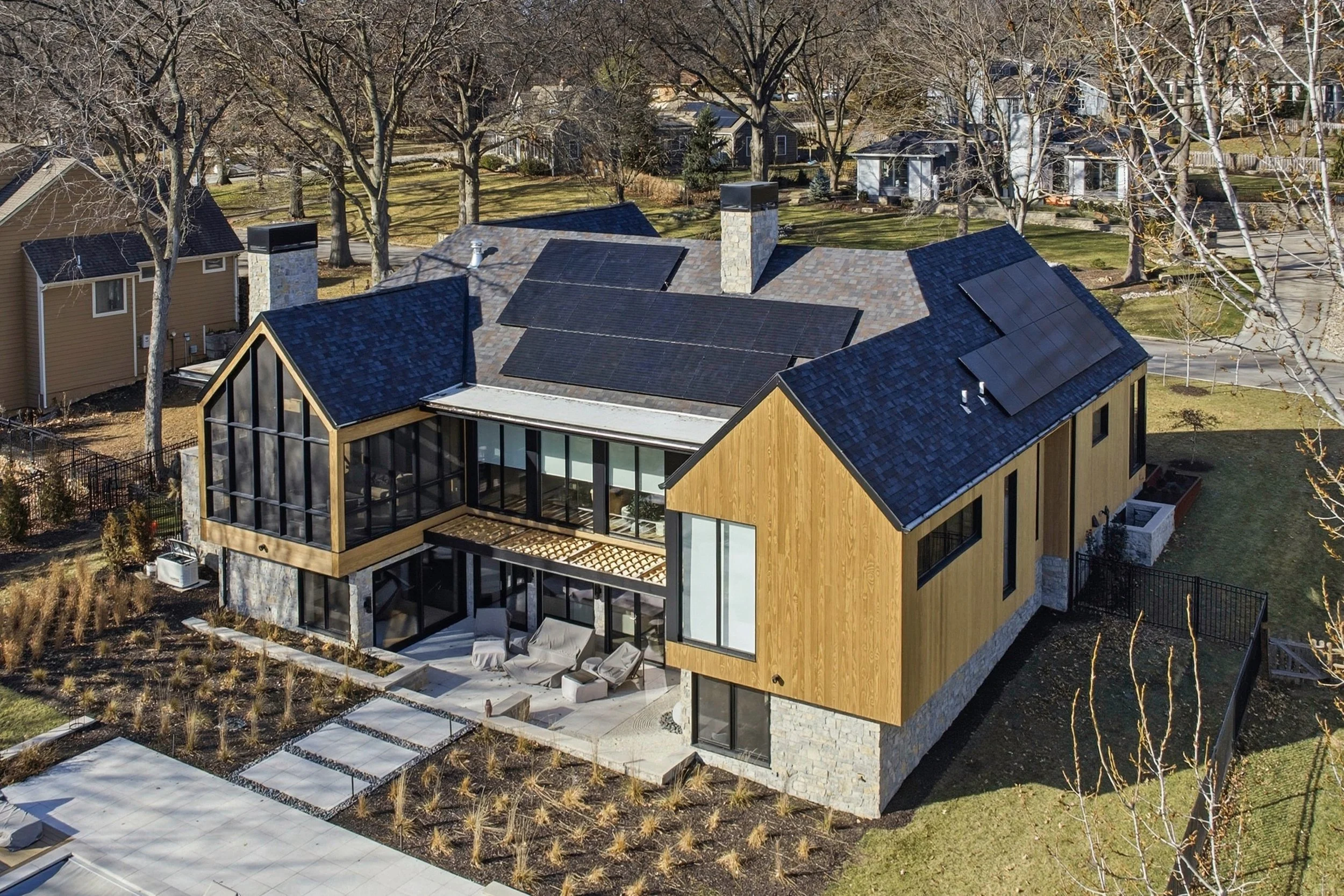 When @kalabuilt reached out to us for their clients last year we were thrilled to come see their new home and ultimately help them go solar! 

Now, six months post-install they are reaping the benefits of the summer sun every day&mdash;producing over