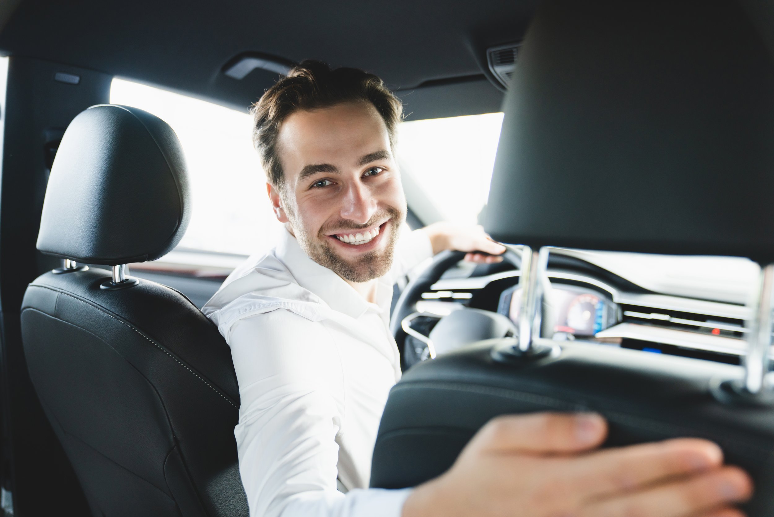 taxi-driver-on-the-backseat-with-clients-successf-2023-11-27-05-25-08-utc.jpg
