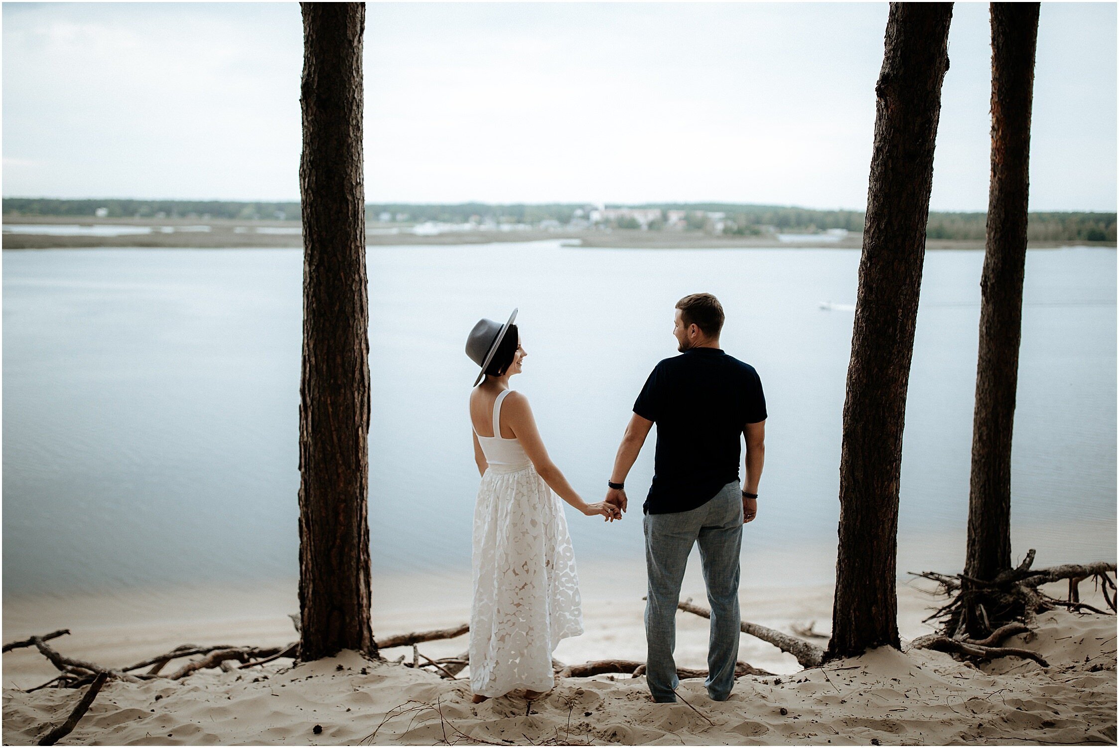 Zanda+Auckland+wedding+photographer+romantic+couple+portrait++white+sand+dunes+Europe+Latvia+New+Zealand_7.jpeg