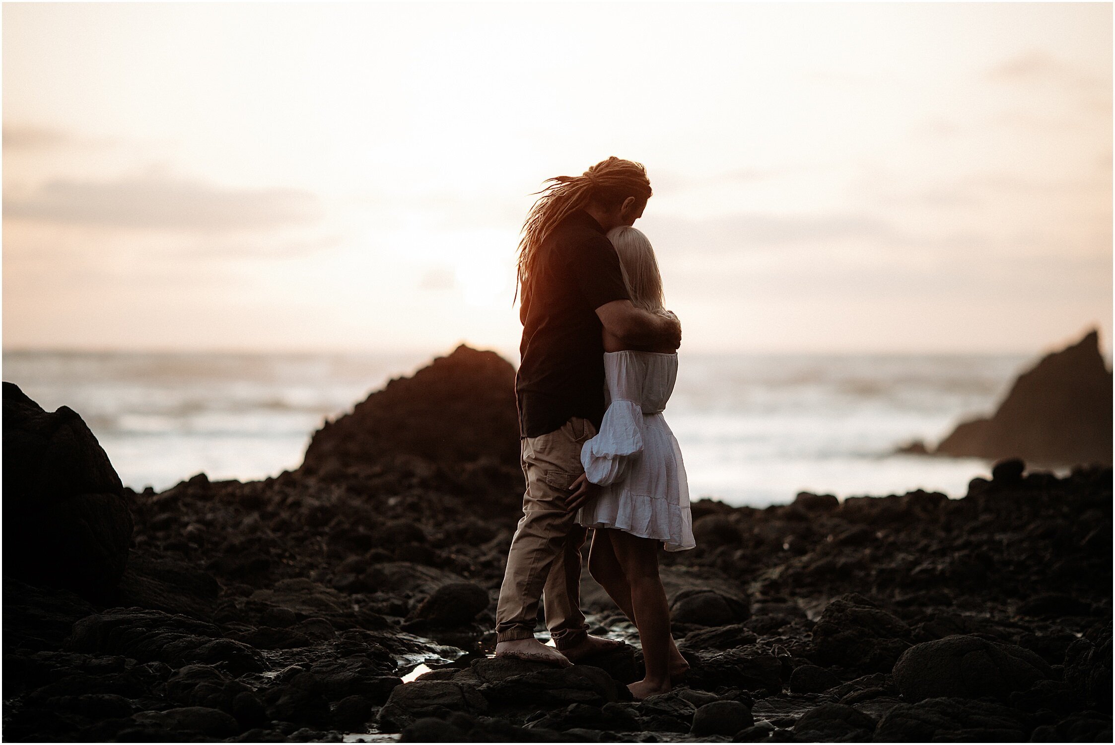 Zanda+Auckland+wedding+photographer+black+sand+moody+romantic+sunset+Piha+beach+engagement+New+Zealand_21.jpeg