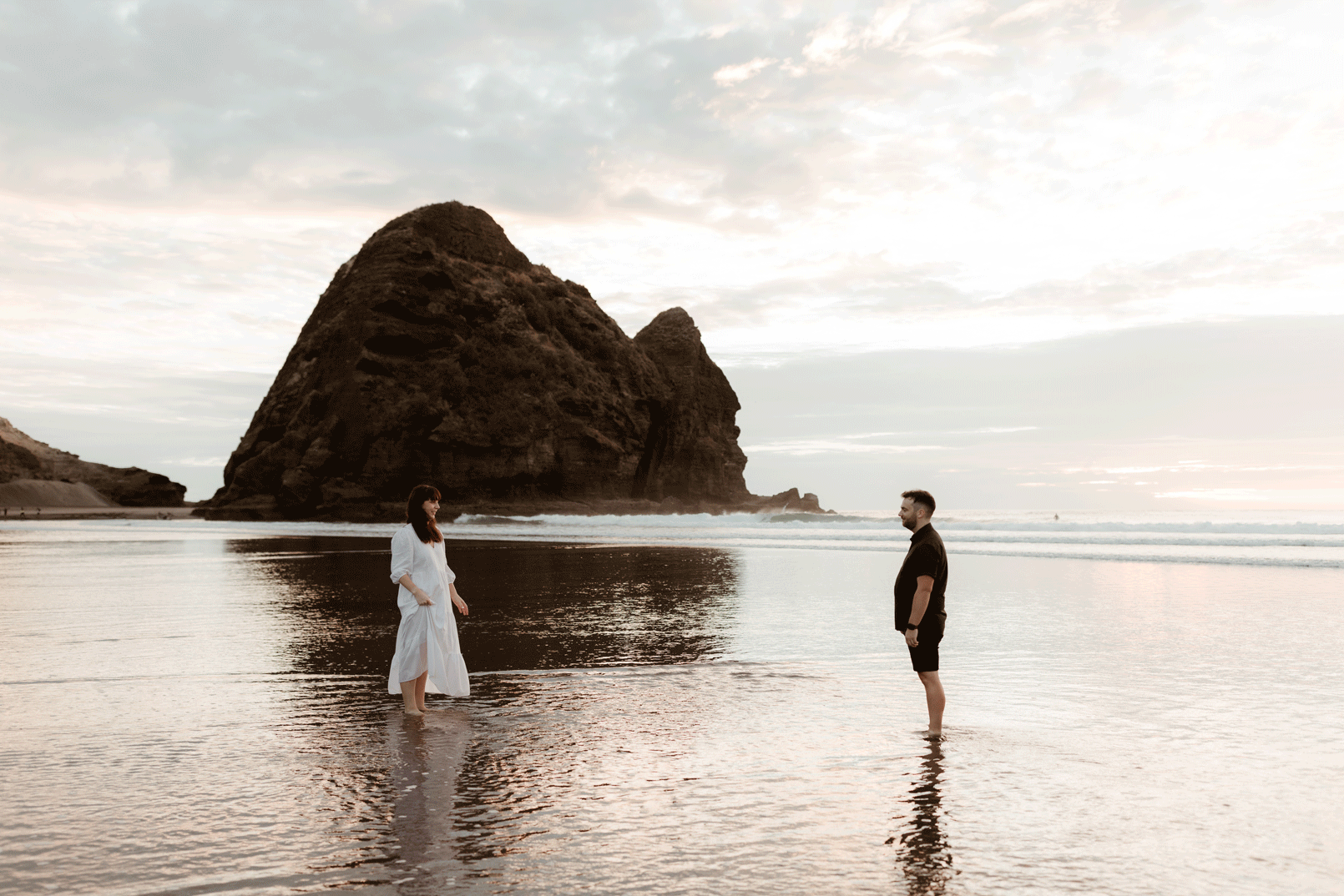Auckland+wedding+photographer+New+Zealand+Piha+engagement-1.gif
