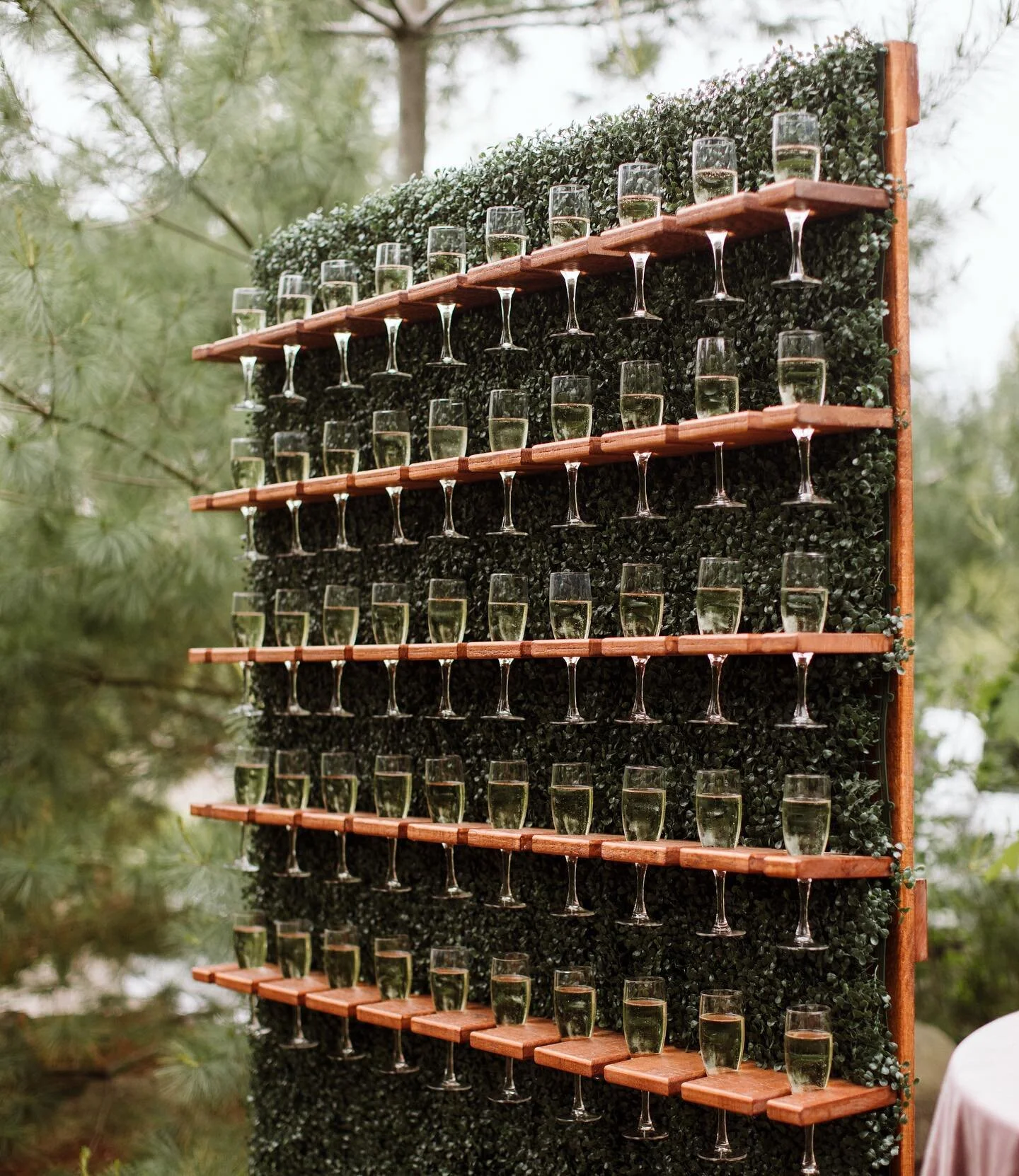 The perfect way to welcome your guests to your ceremony! @bean_in_boston and @nicolemowerevents sure know how to throw a wedding.