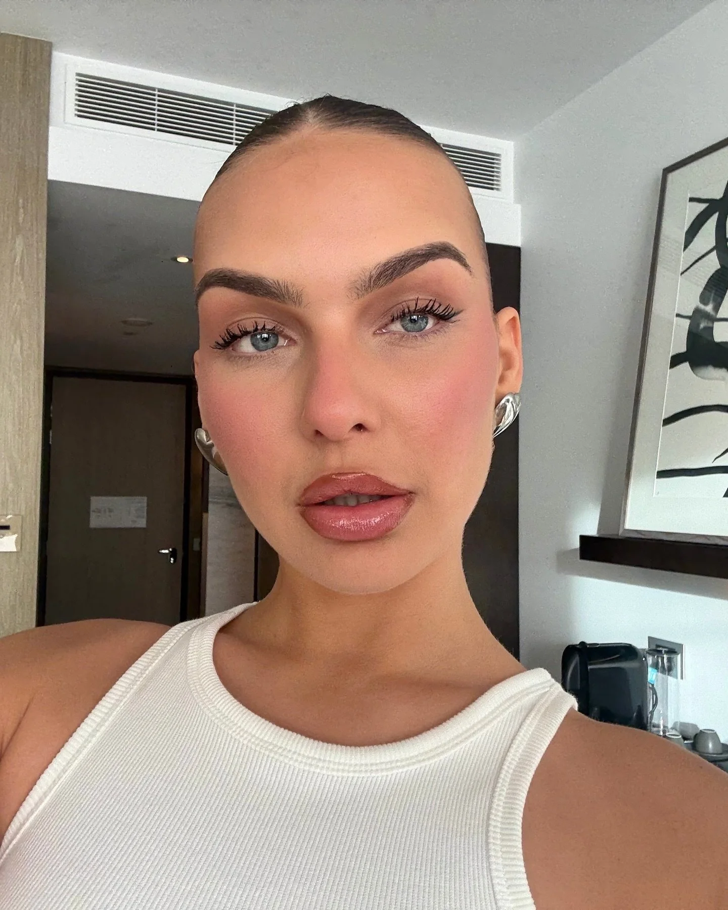 A whole new vibe 🤩
Goodbye to fluffy laminations, and hellooooo to sleek, sharp and seriously sexy brows for the beautiful @notmaddiwakefield 😍 Safe to say we&rsquo;re kinda obsessed ❤️&zwj;🔥✨