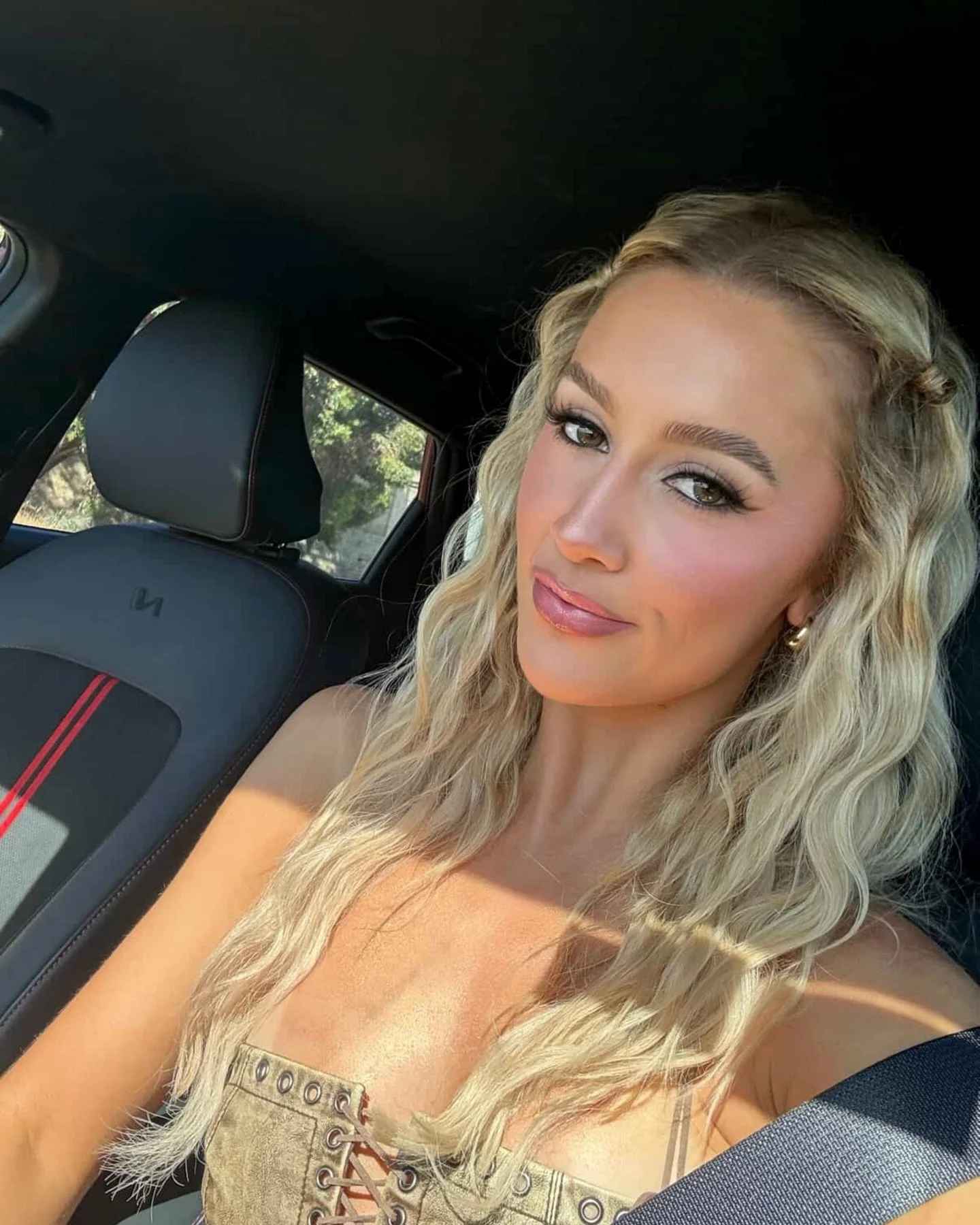 Recent snaps from @flexi_faith first brow makeover since DCC 📸💙
So excited to finally get our hands back on these gorgeous brows 🥰

Love Faith&rsquo;s look? Book our &ldquo;Eyebrow restyle with colour&rdquo; online and save this for your next brow