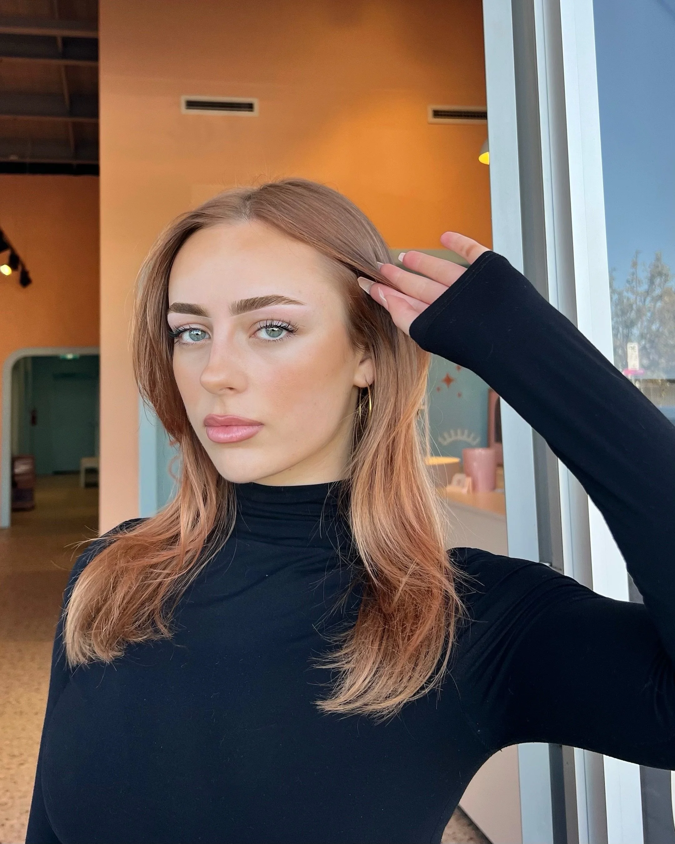 Copper hair&hellip;. and the brows to match 💅✨
The second @emilyrowlandss went copper we knew we just HAD to get our hands on these brows 😍 Using Henna to soften that dark contrast and create a more cool-toned look that just blended seamlessly 💖
L