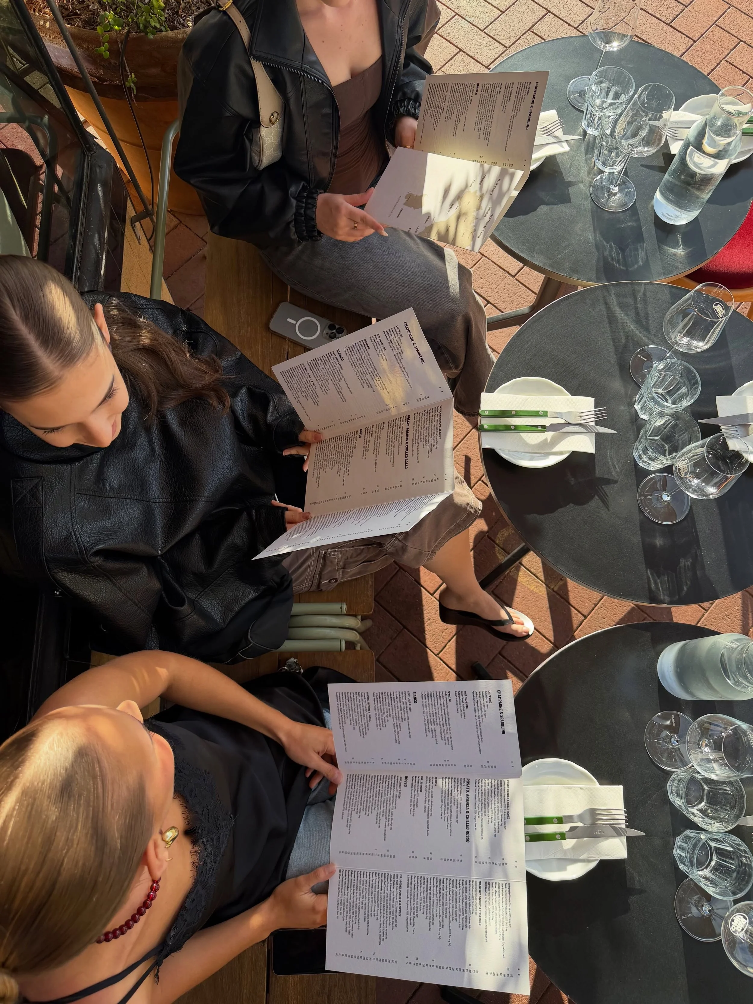 JULY RECAP✨A month of new faces, fresh brows and making the most of winter
1. A little Saturday afternoon catch up with nibbles and drinks to say goodbye to a couple special girls🥂
2. Brow laminations were definitely having their main character mome