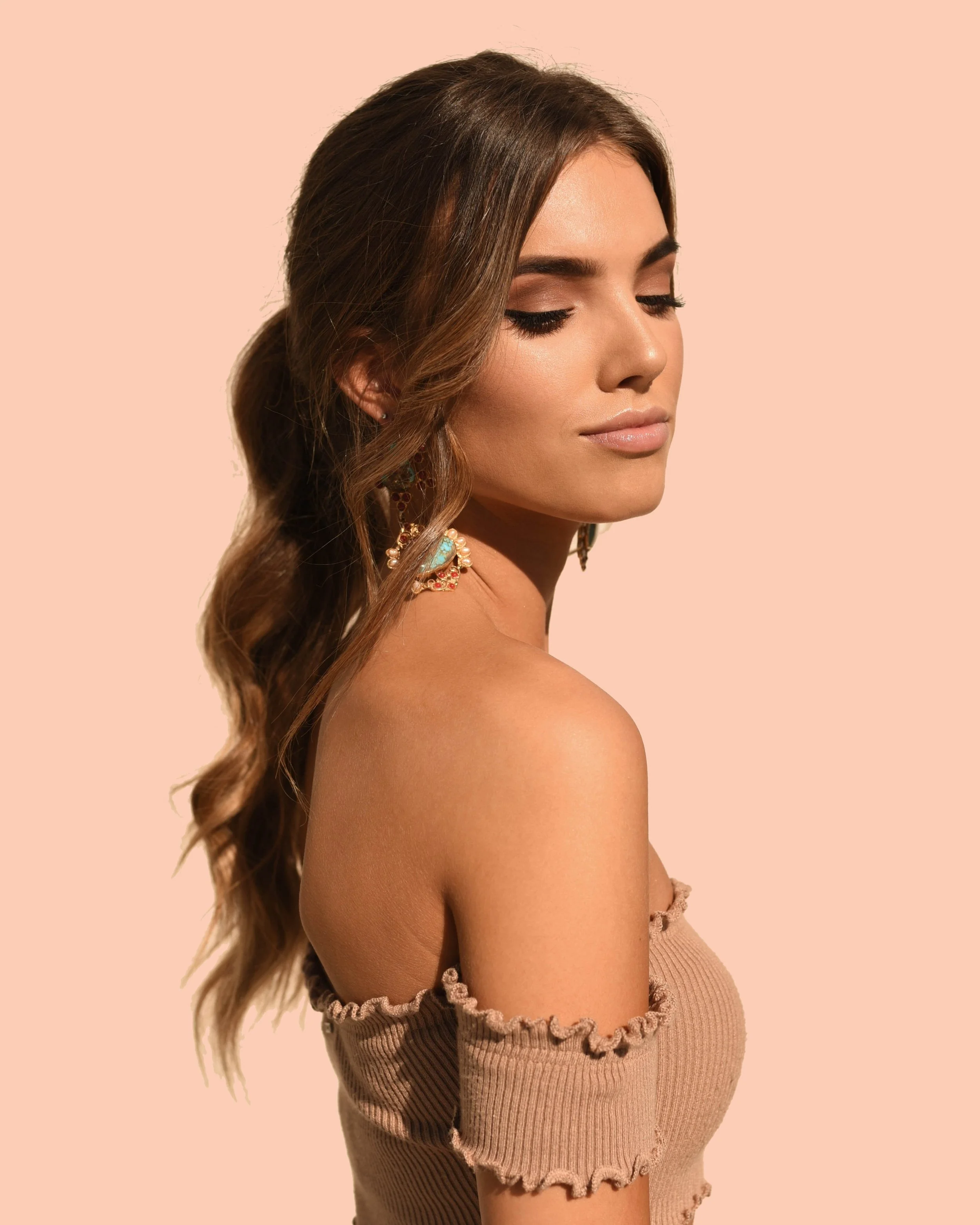 Woman with soft glam makeup look