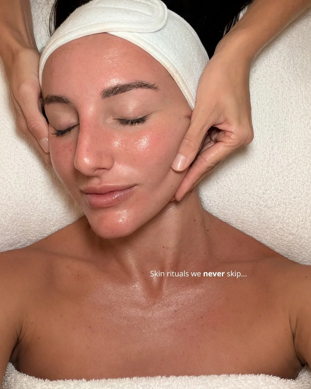 Skin rituals we never skip 🧖🏽&zwj;♀️

#infraredsauna #goldcoastsauna #goldcoastwellness #saltt #skintreatmentsgc