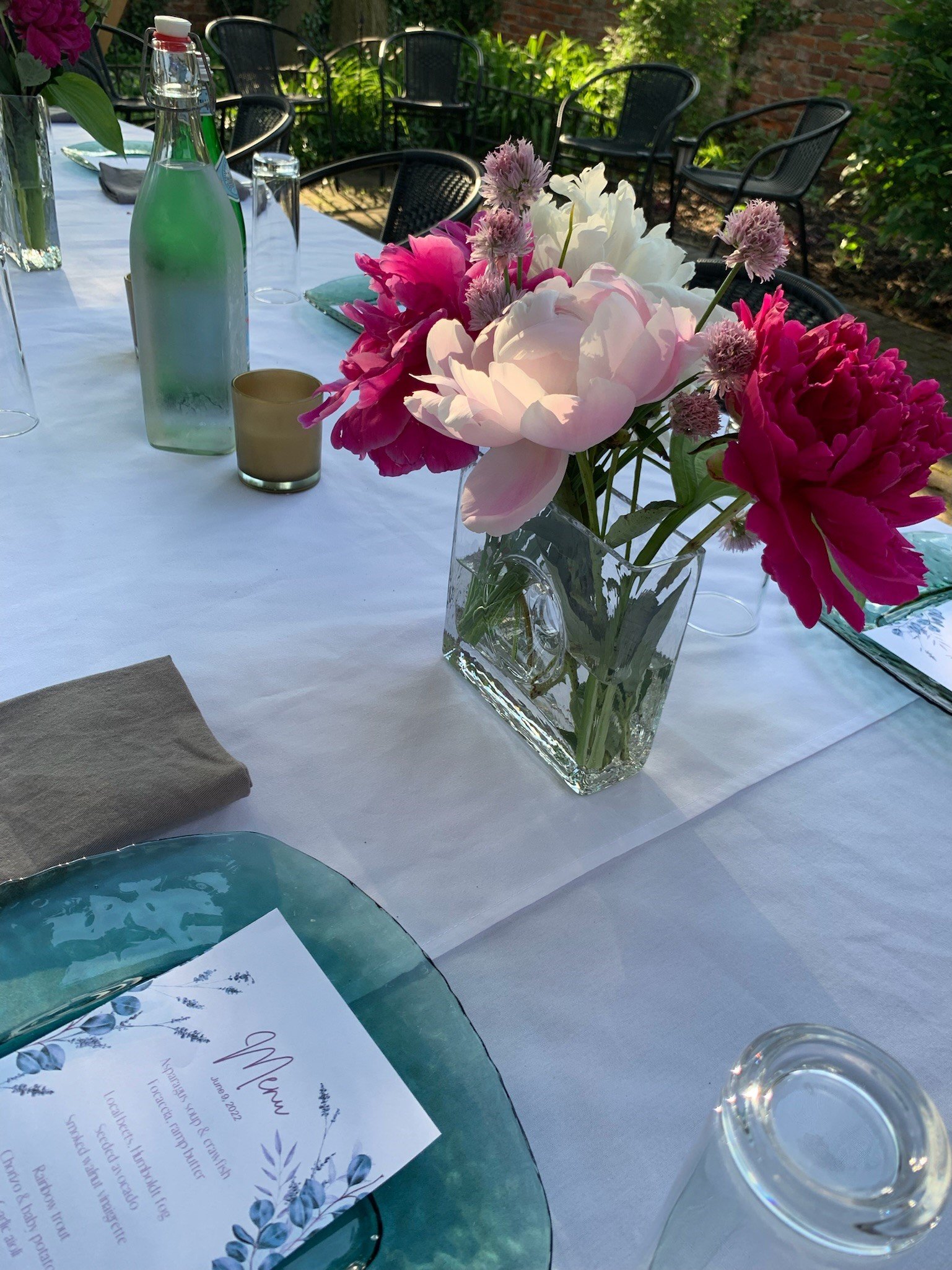 courtyard place settings.jpg