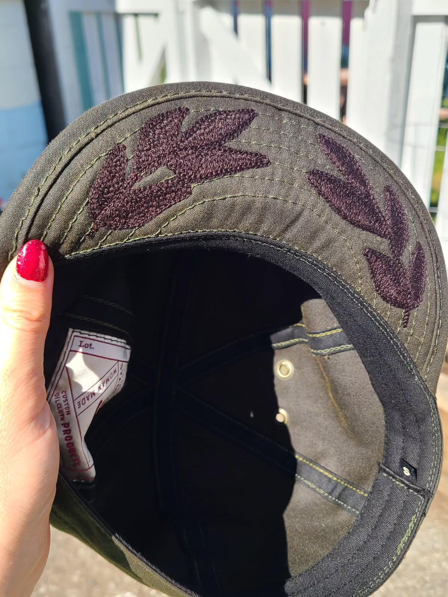 Had the pleasure of adding some #chainstitchembroidery details to @keenzo welding cap! 😍 must say, this dark brown filligree on the forest green goes so hard. 

If u need anything welded, Keenzo is ur guy! 

☆chainstitched in East Van☆
☆i do hand cr