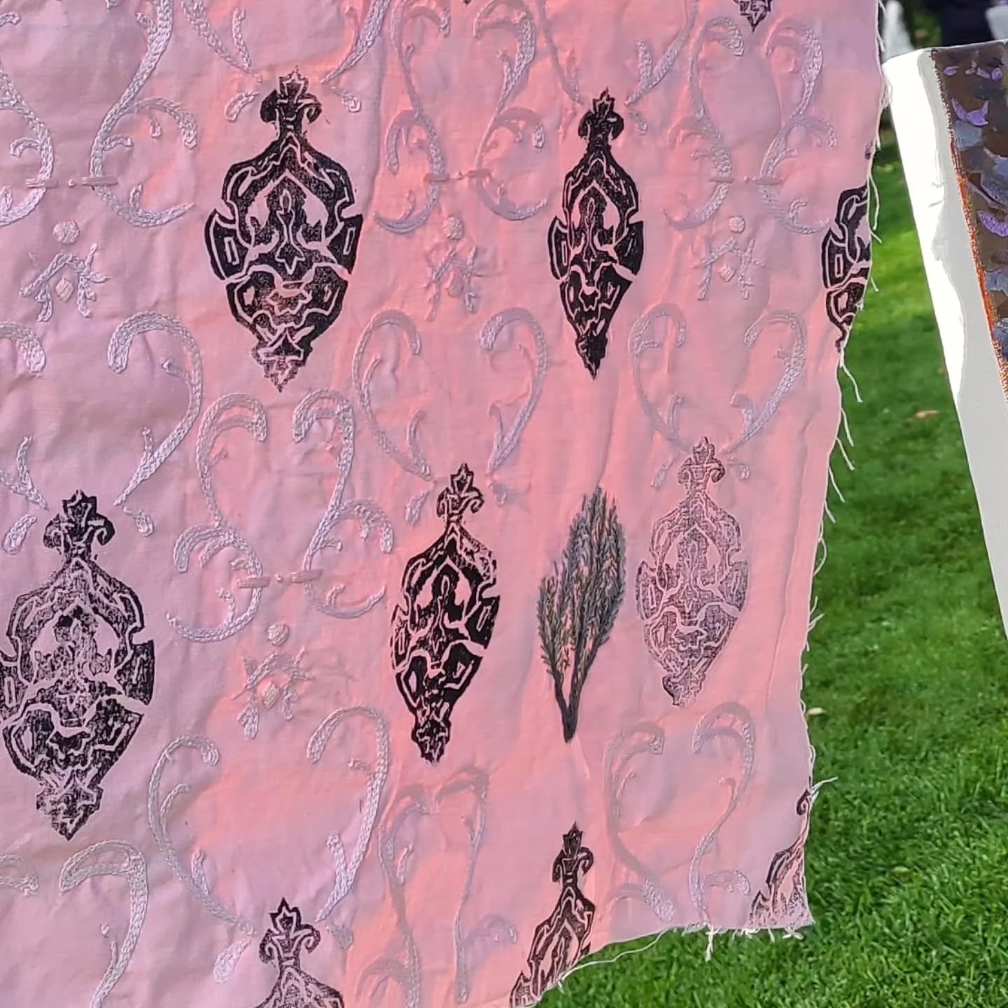 I recreated this wallpaper from the 1800s that the Grist Mill found while doing renovations. I really enjoyed integrating / interrupting the pattern with the sage bush. 

@similkameenartistresidency @old_grist_mill