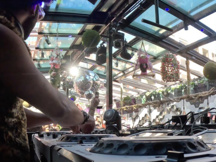 Find your strength in the sound. And make your transition.

Wish I could&rsquo;ve got a whole set recording, but here are a few fun transitions. Till next time DMV