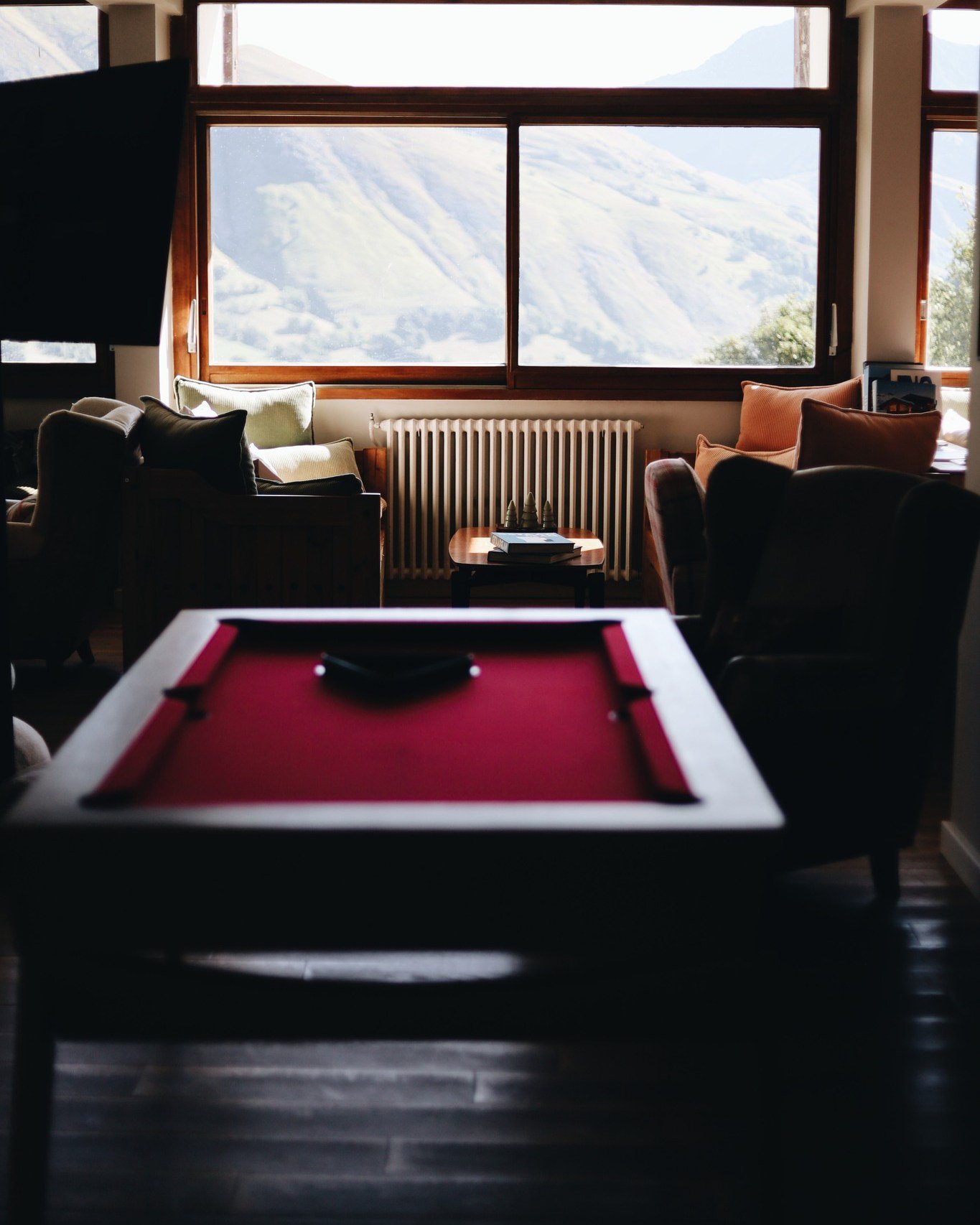 Profitez de la vue, d&eacute;tendez-vous au salon et partagez un bon moment avec nos jeux de soci&eacute;t&eacute;. Le combo parfait pour se retrouver ! 🎲

.

#view #detente #games #jeux #saintsorlindarves #lessybelles #hotel #savoie #frenchalps #sa
