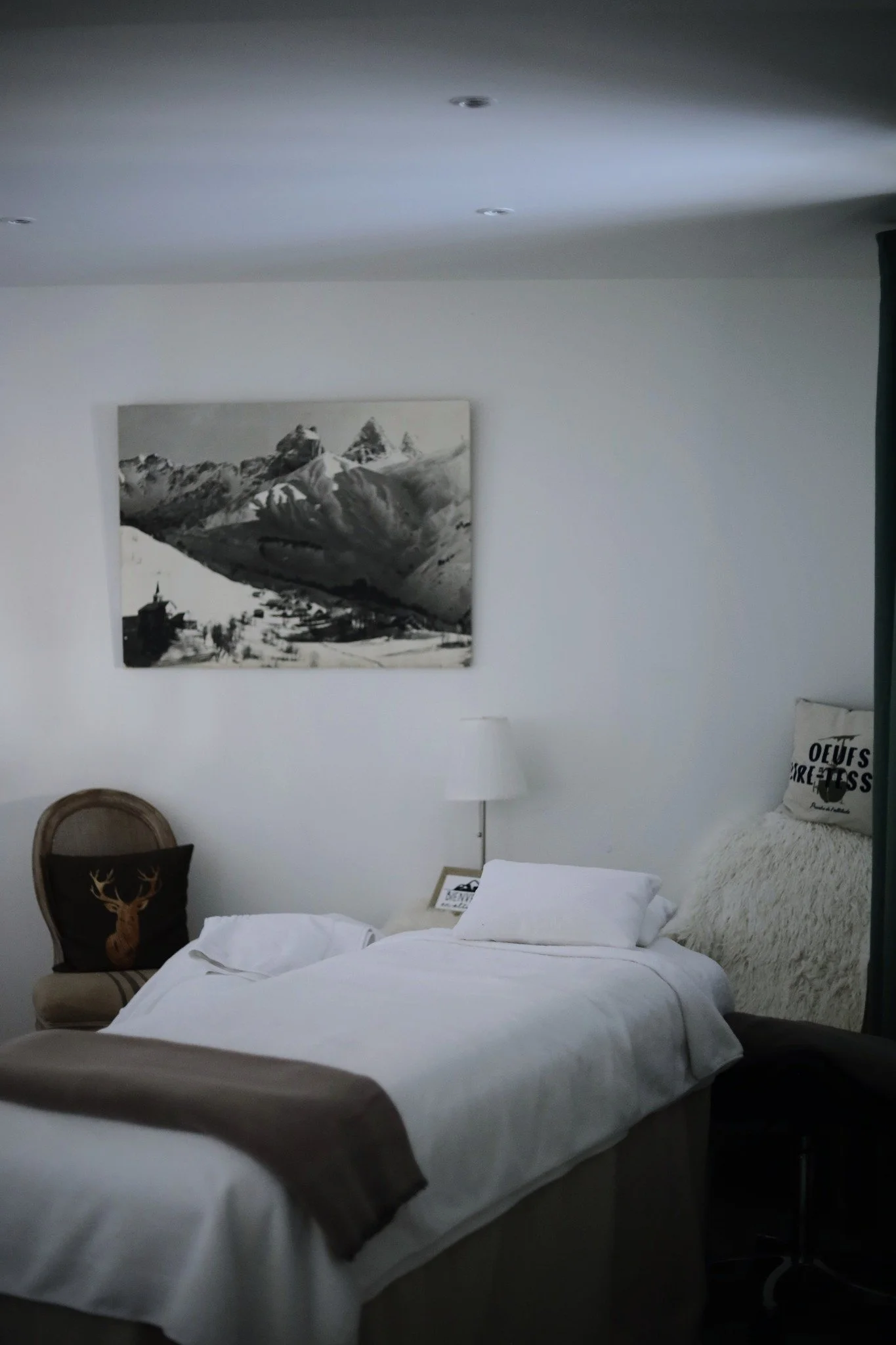 Quand le froid s&rsquo;installe et que les journ&eacute;es raccourcissent, le corps a besoin de douceur !🧖🏻&zwj;♀️ ✩｡☕ 🤎

Cet hiver, offrez-vous une pause bien m&eacute;rit&eacute;e dans notre spa &agrave; l&rsquo;h&ocirc;tel Les C&egrave;dres 🕯️