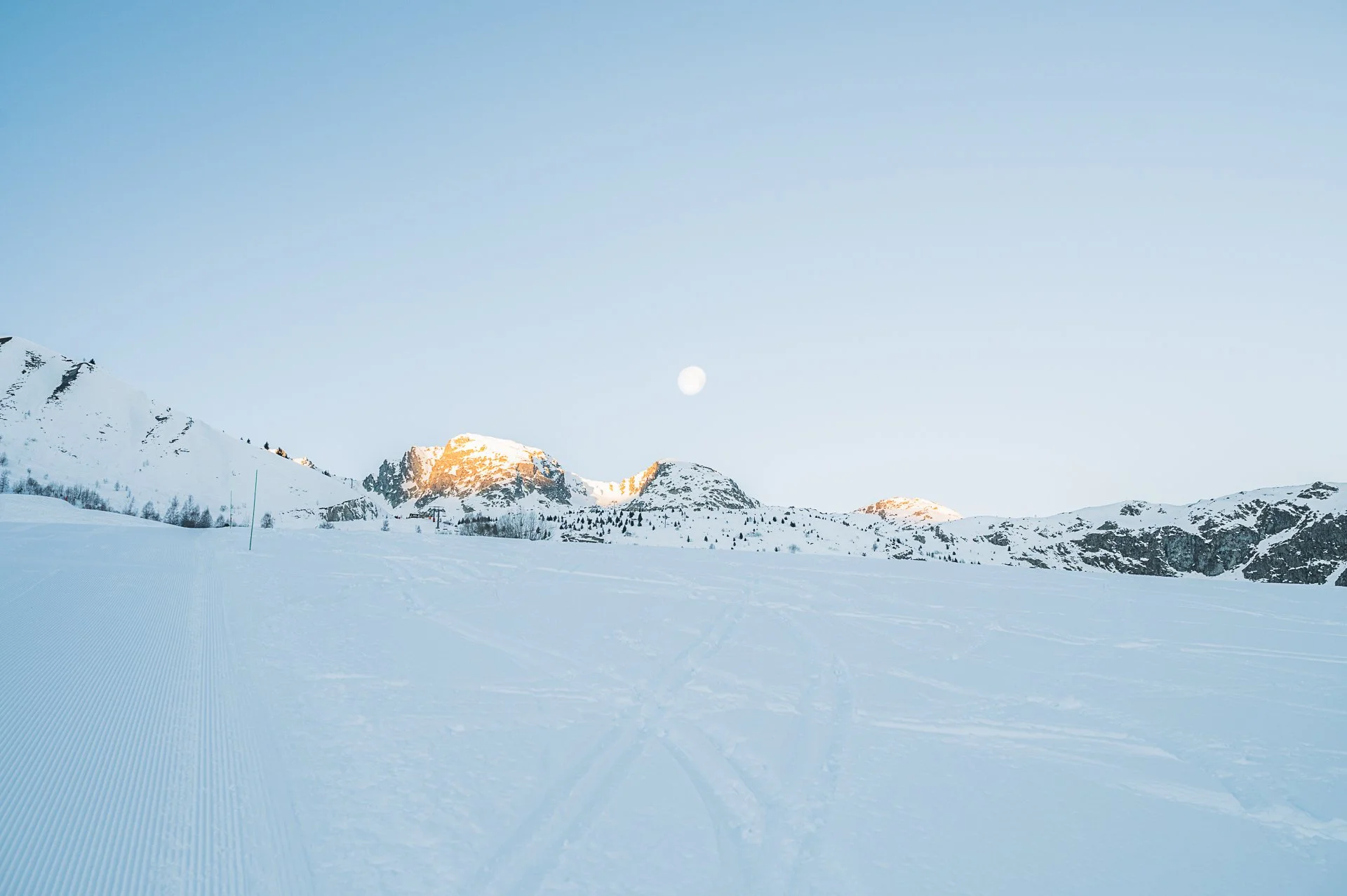 Journ&eacute;e internationale de la montagne 

La nature qui nous entoure est sublime et pr&eacute;cieuse. Ces paysages grandioses nous &eacute;merveillent&hellip; Prenons-en soin et prot&eacute;geons-les !⛰︎♡ 

Il est essentiel de pr&eacute;server c
