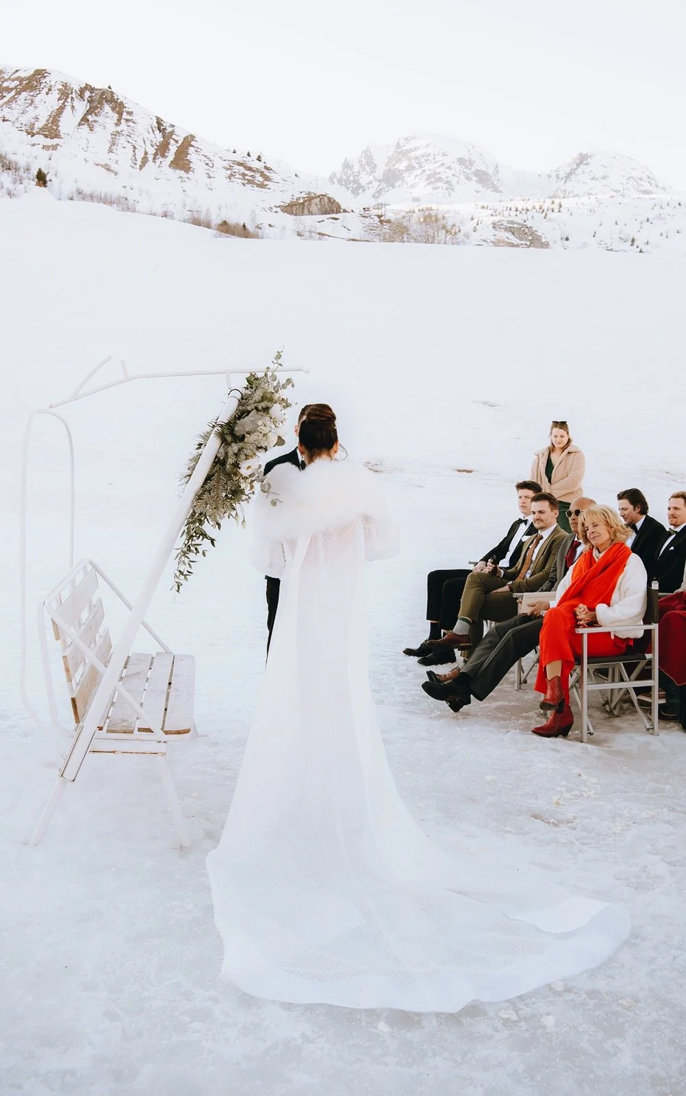 Cet hiver, l&rsquo;h&ocirc;tel Les C&egrave;dres sera le th&eacute;&acirc;tre de deux mariages ! Deux moments uniques, suspendus dans le temps, o&ugrave; l&rsquo;amour et l&rsquo;union se c&eacute;l&egrave;breront au c&oelig;ur de nos montagnes 🥂👰?