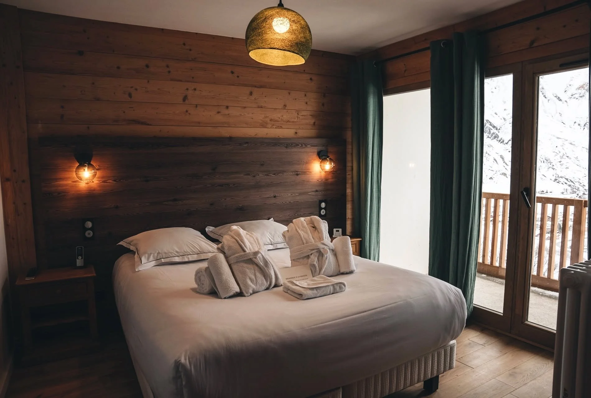 Depuis 5 ans, nous avons le plaisir de travailler avec la Blanchisserie des Plans, un &eacute;tablissement de travail adapt&eacute;, qui assure l&rsquo;entretien de l&rsquo;ensemble de nos draps, housses de couette et taies d&rsquo;oreiller 🛏

Pourq